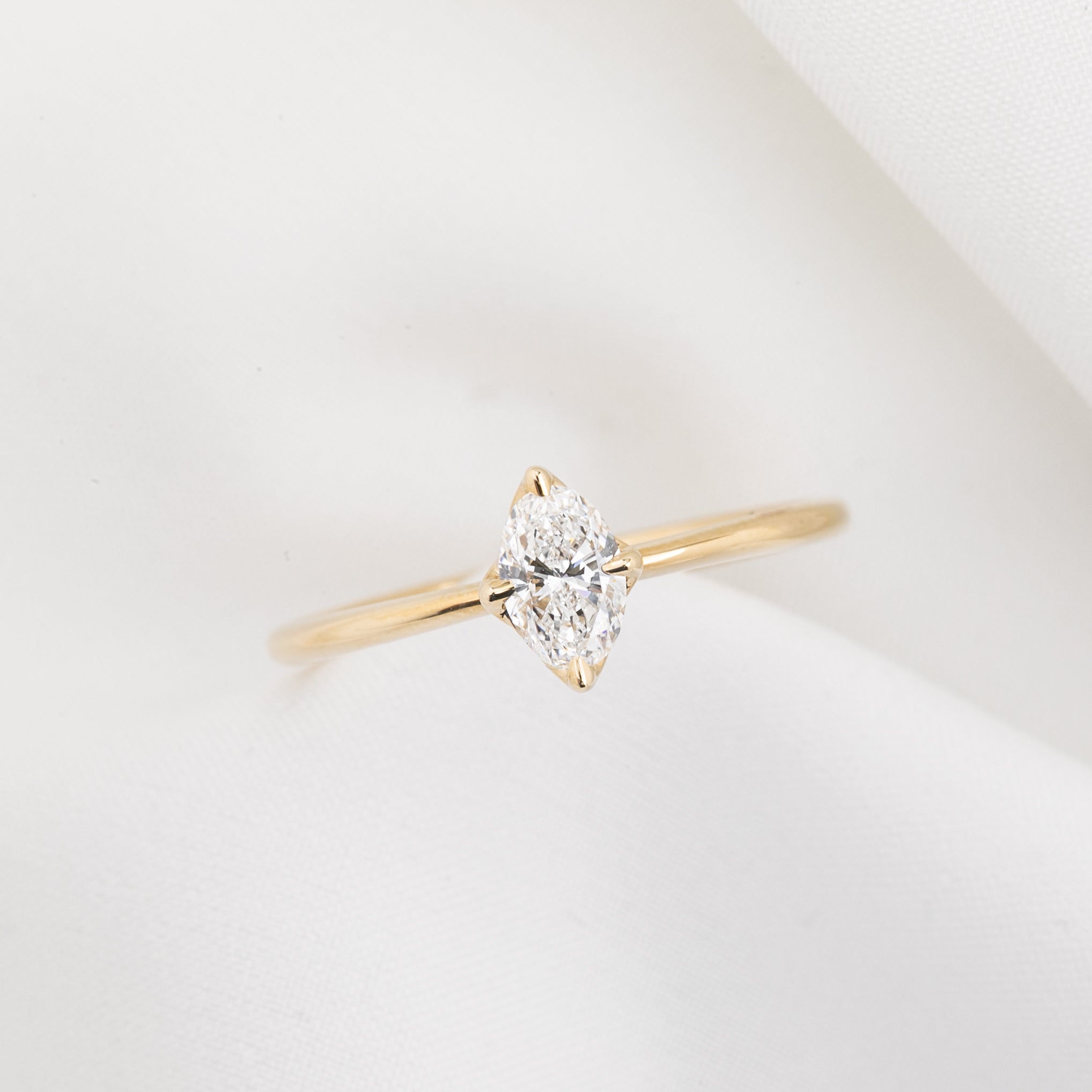 【一点物】アリスリング枠 オーバルブリリアントカットダイヤモンド 0.40ct