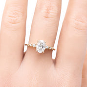 Estel Fleur Four Prongs Oval Diamond Ring
