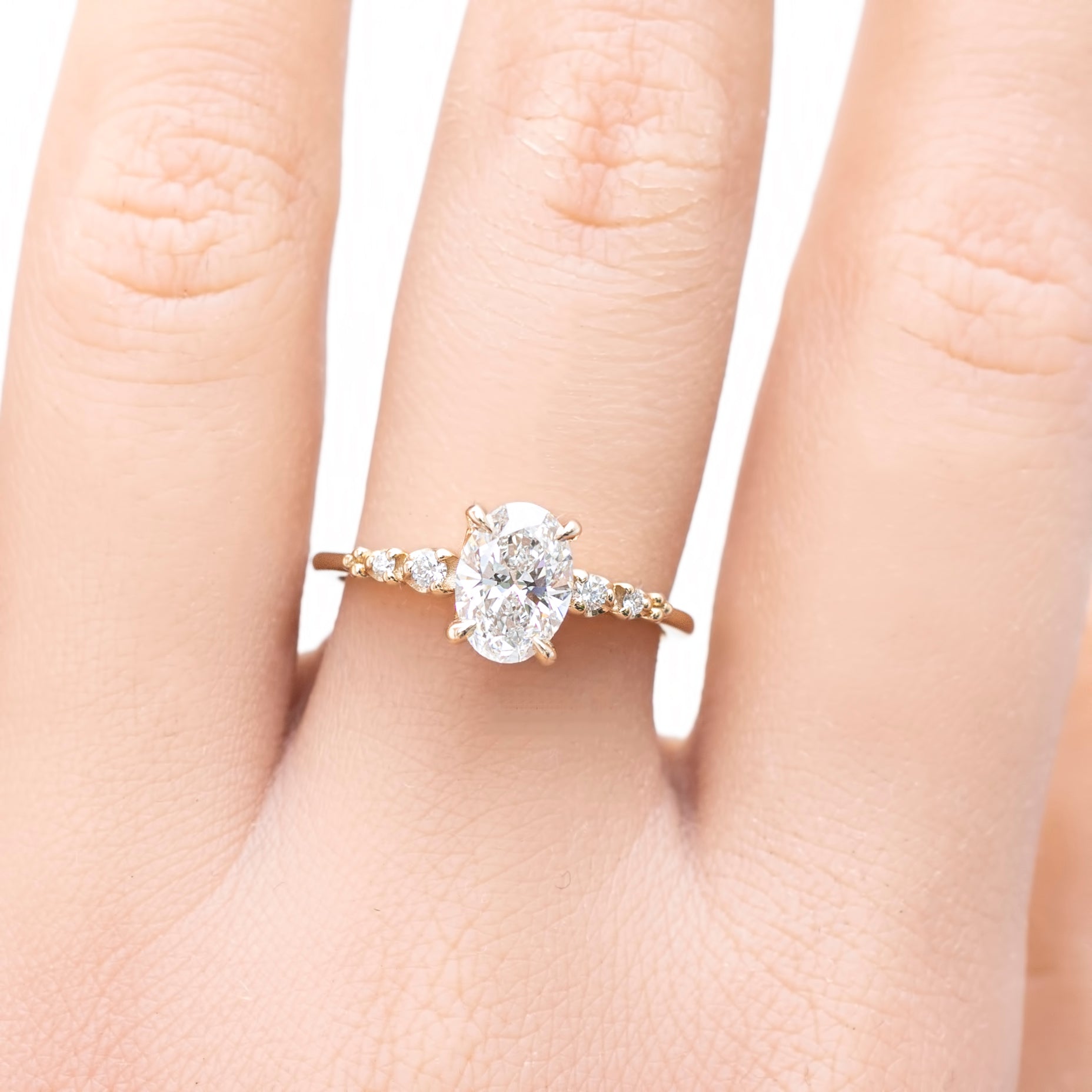 Estel Fleur Four Prongs Oval Diamond Ring
