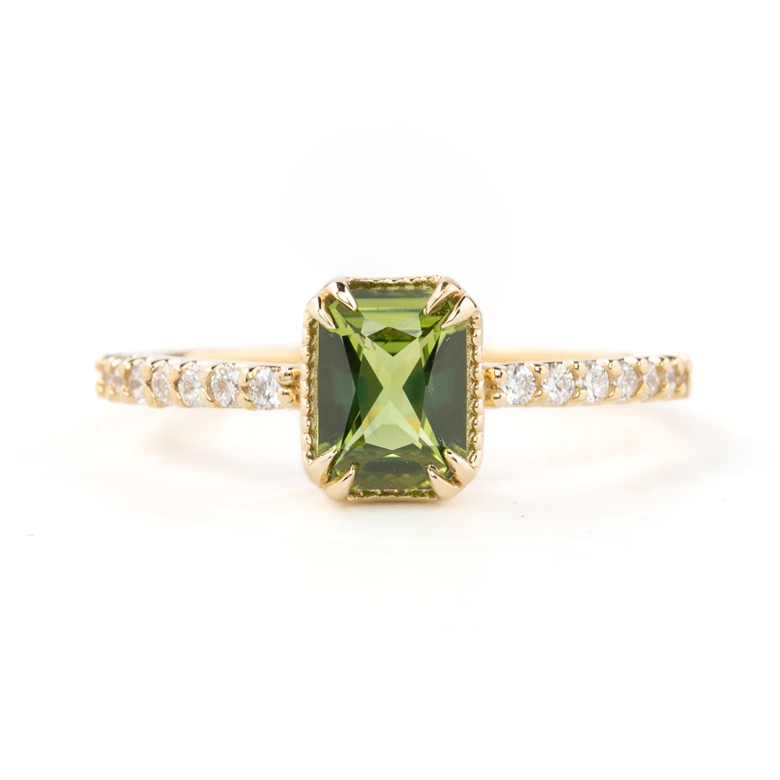 Maya Ring, 1.04ct Sapphire