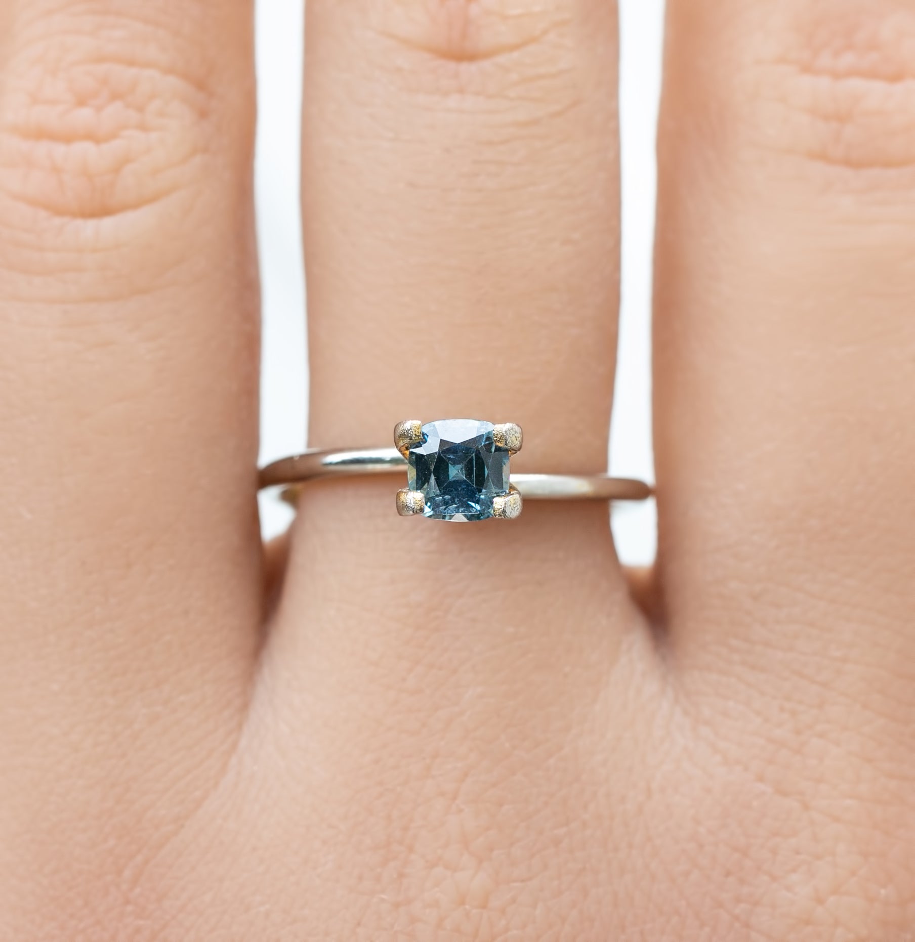 0.81ct クッションカット ブルーサファイア モンタナ産
