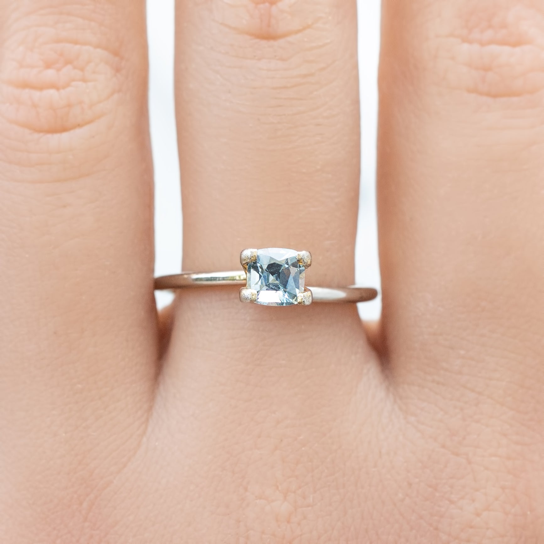 0.82ct クッションカット ライトアクアブルーサファイア モンタナ産
