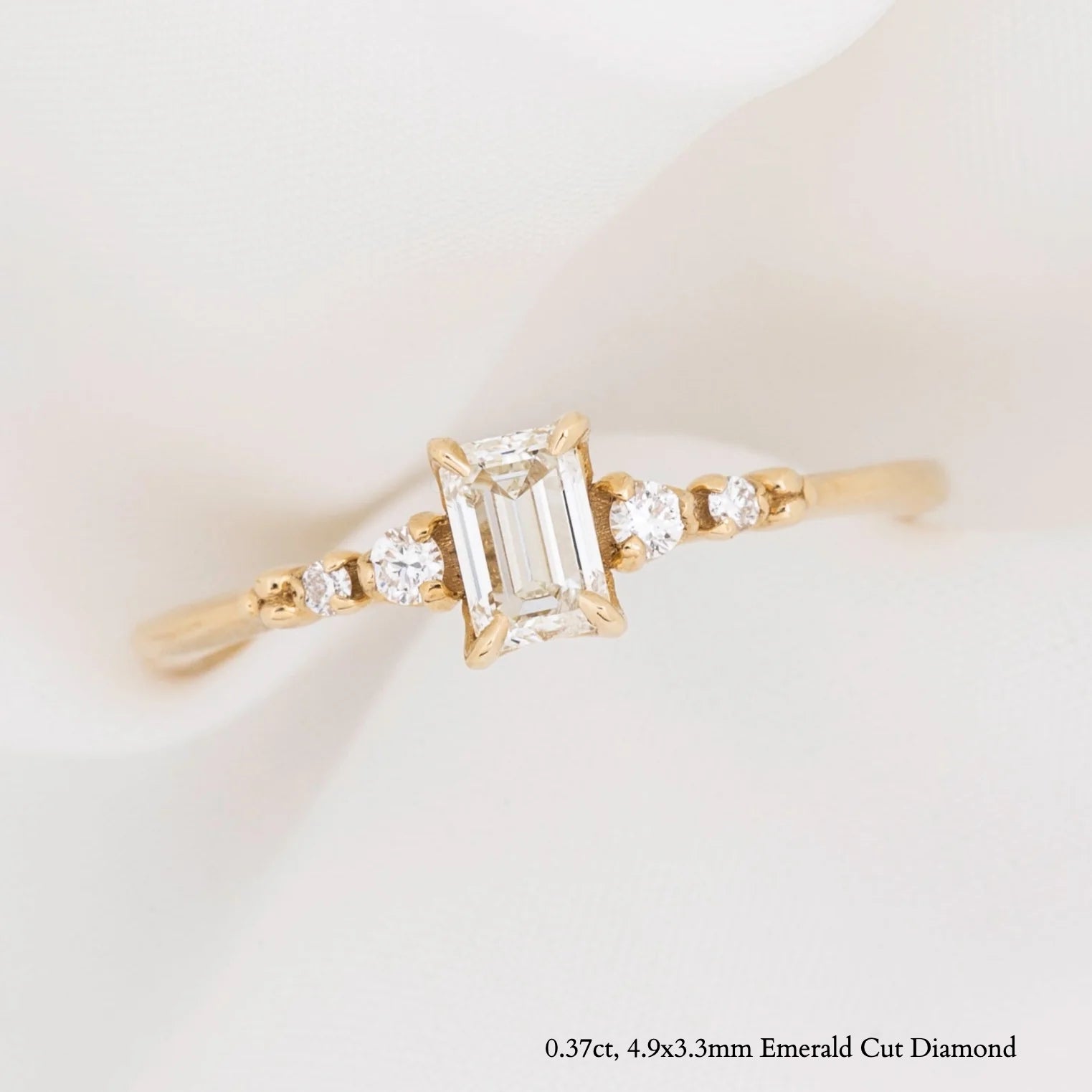 Estel Fleur Four Prongs Round Diamond Ring