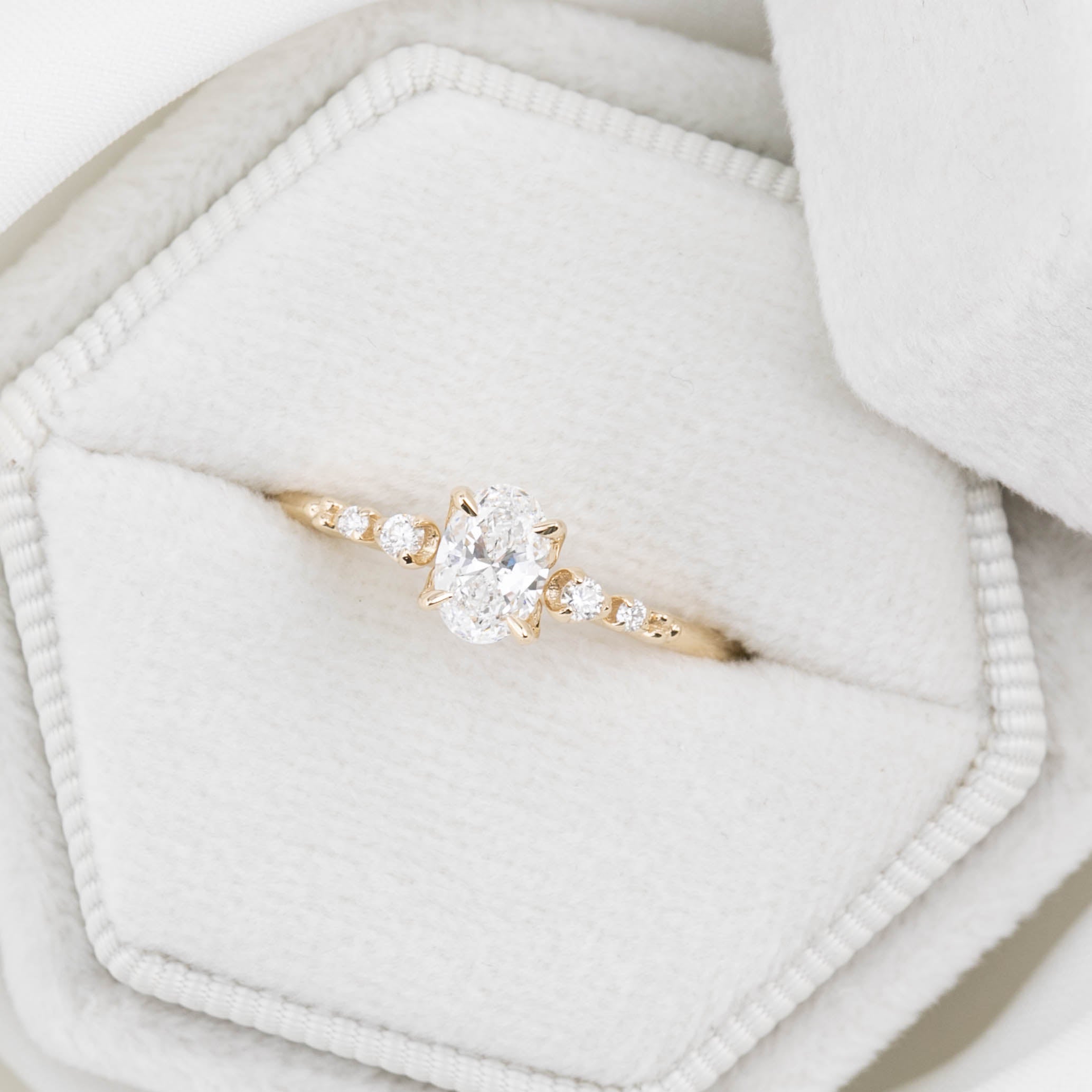 Estel Fleur Four Prongs Oval Diamond Ring