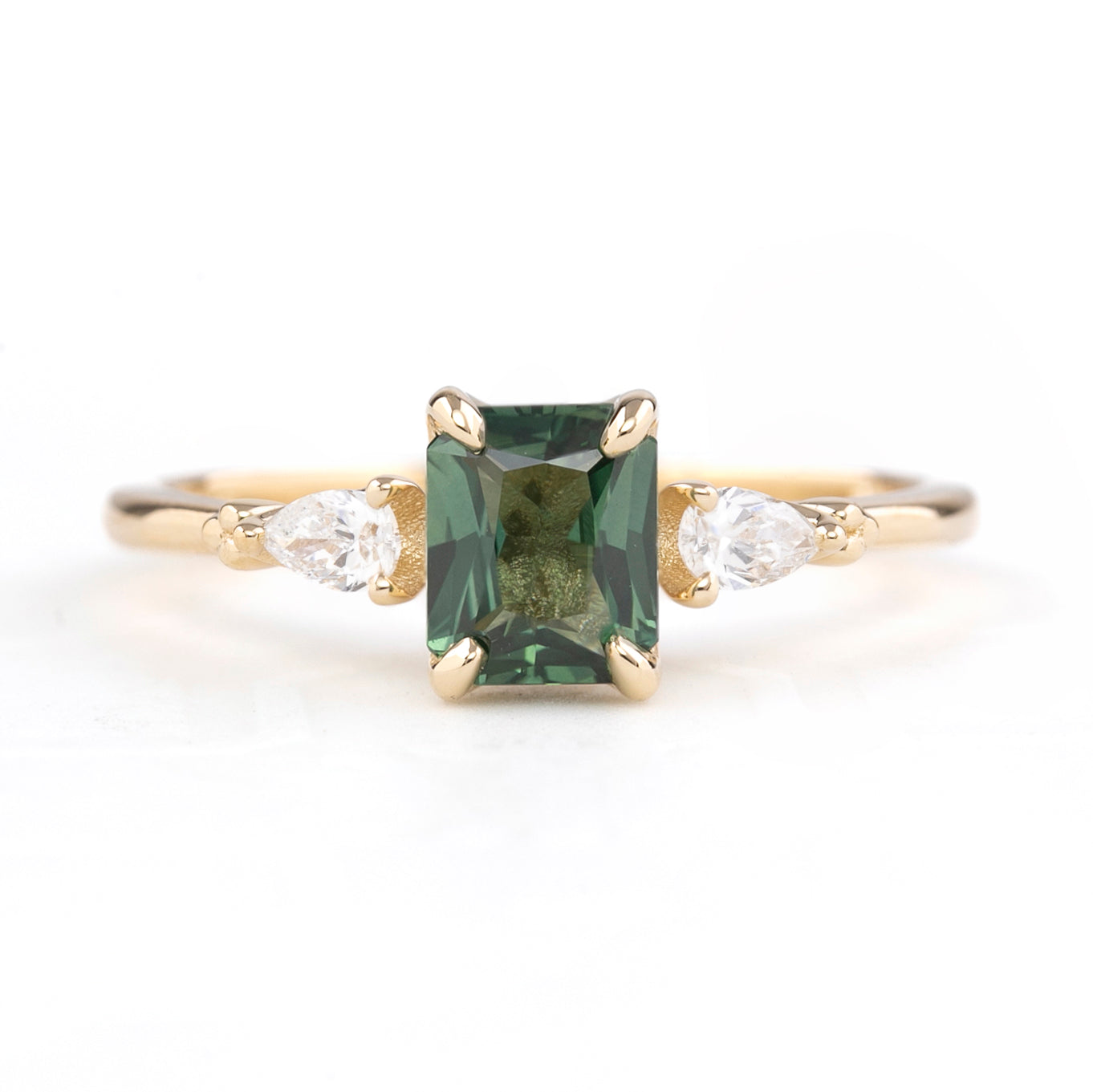 Estel Petal Ring, 0.97ct Sapphire