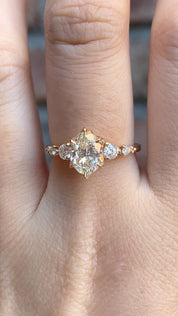 Estel Fleur Oval Diamond Ring