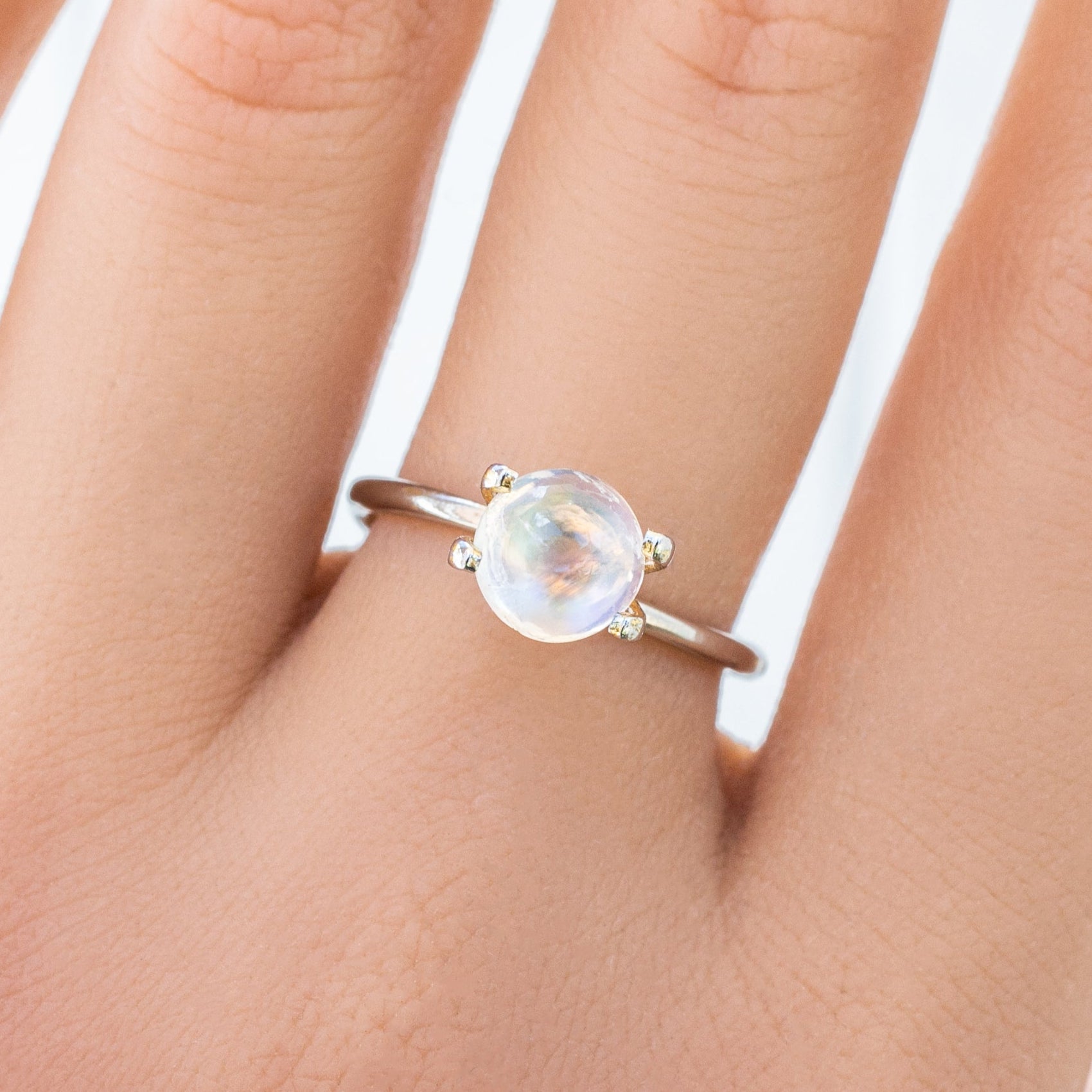 1.67ct Rainbow Moonstone SO023