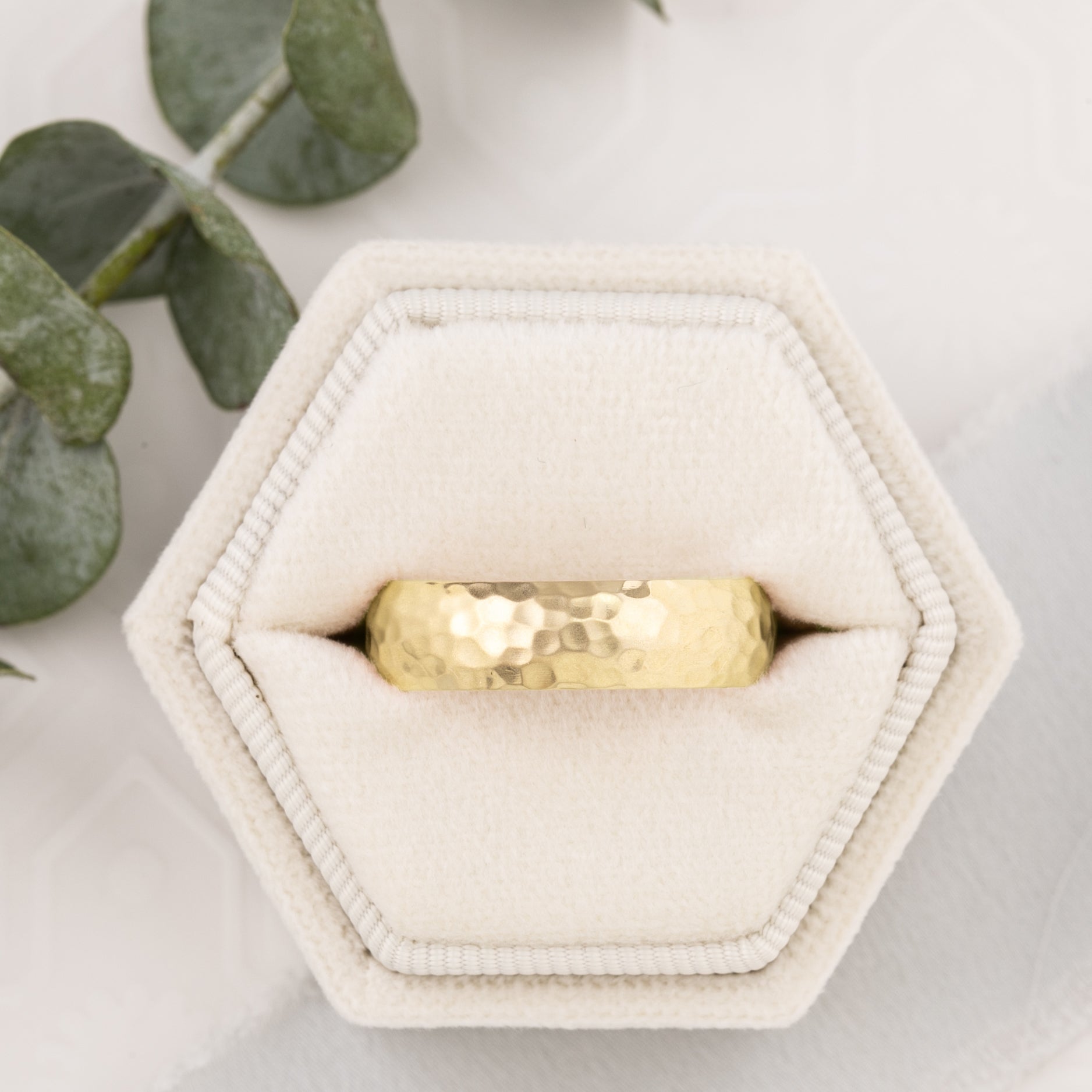 6mm Men's Hammered Wedding Band