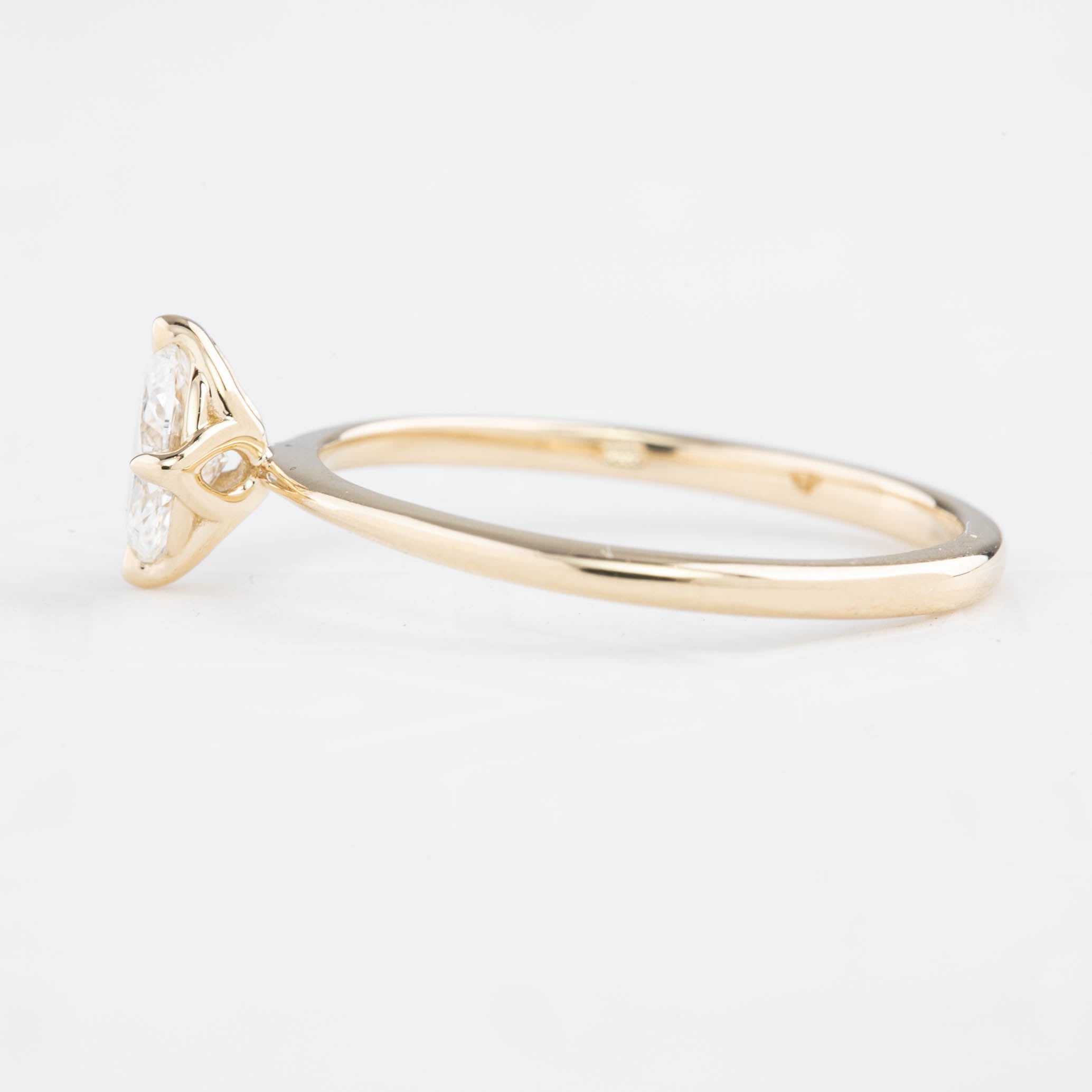 【一点物】アリスリング枠 オーバルブリリアントカットダイヤモンド 0.40ct