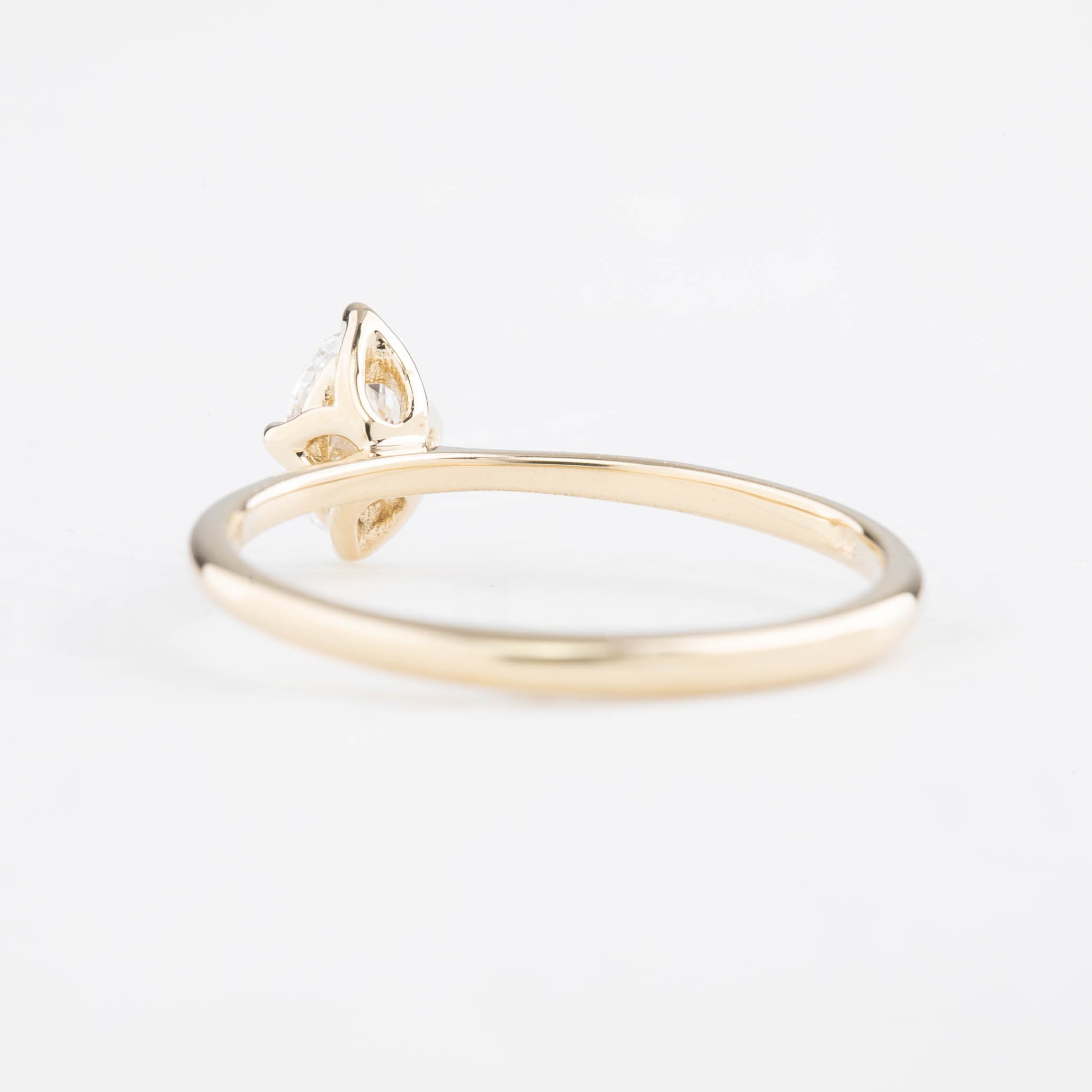 【一点物】アリスリング枠 オーバルブリリアントカットダイヤモンド 0.40ct