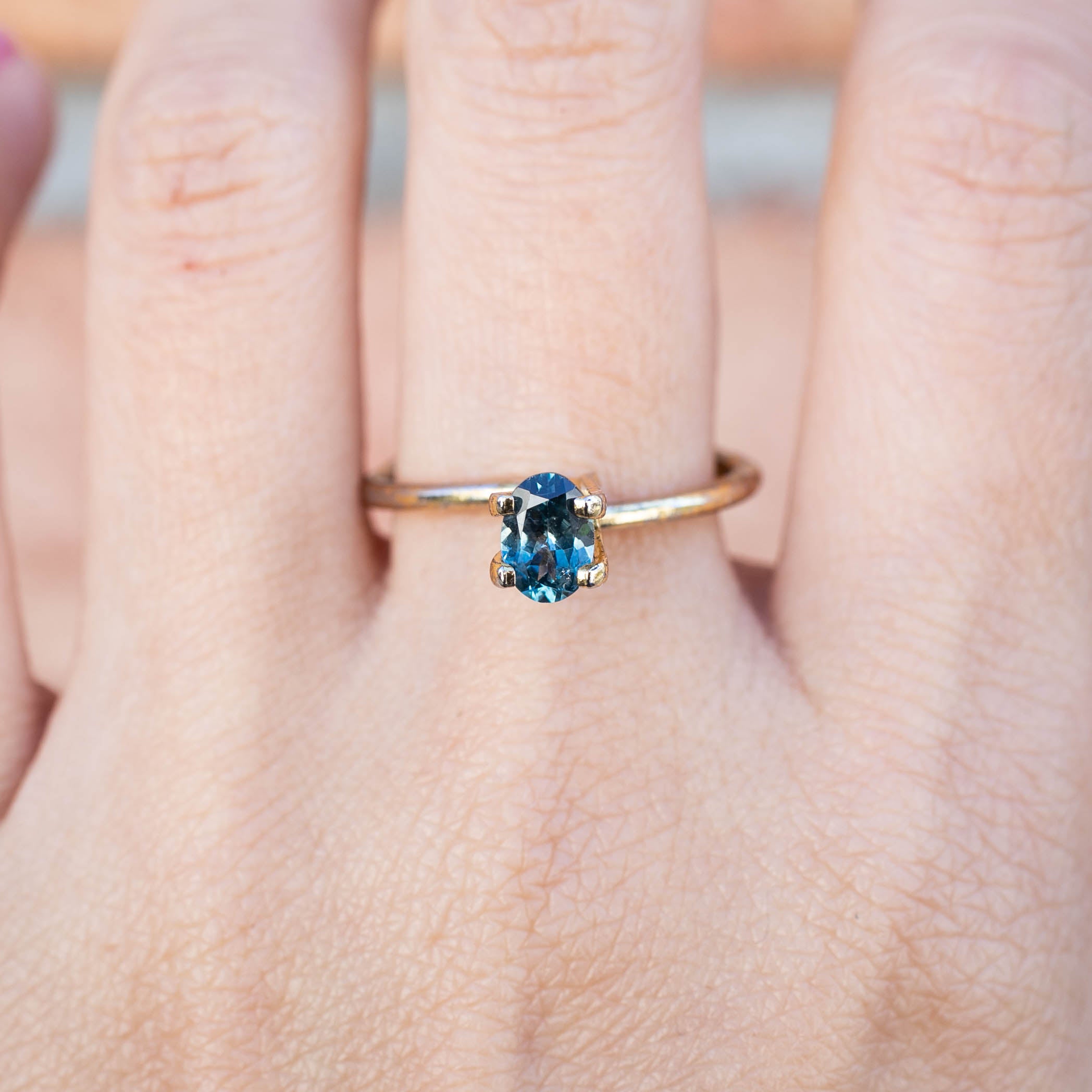 0.82ct オーバルカット ブルーグリーンサファイア モンタナ産
