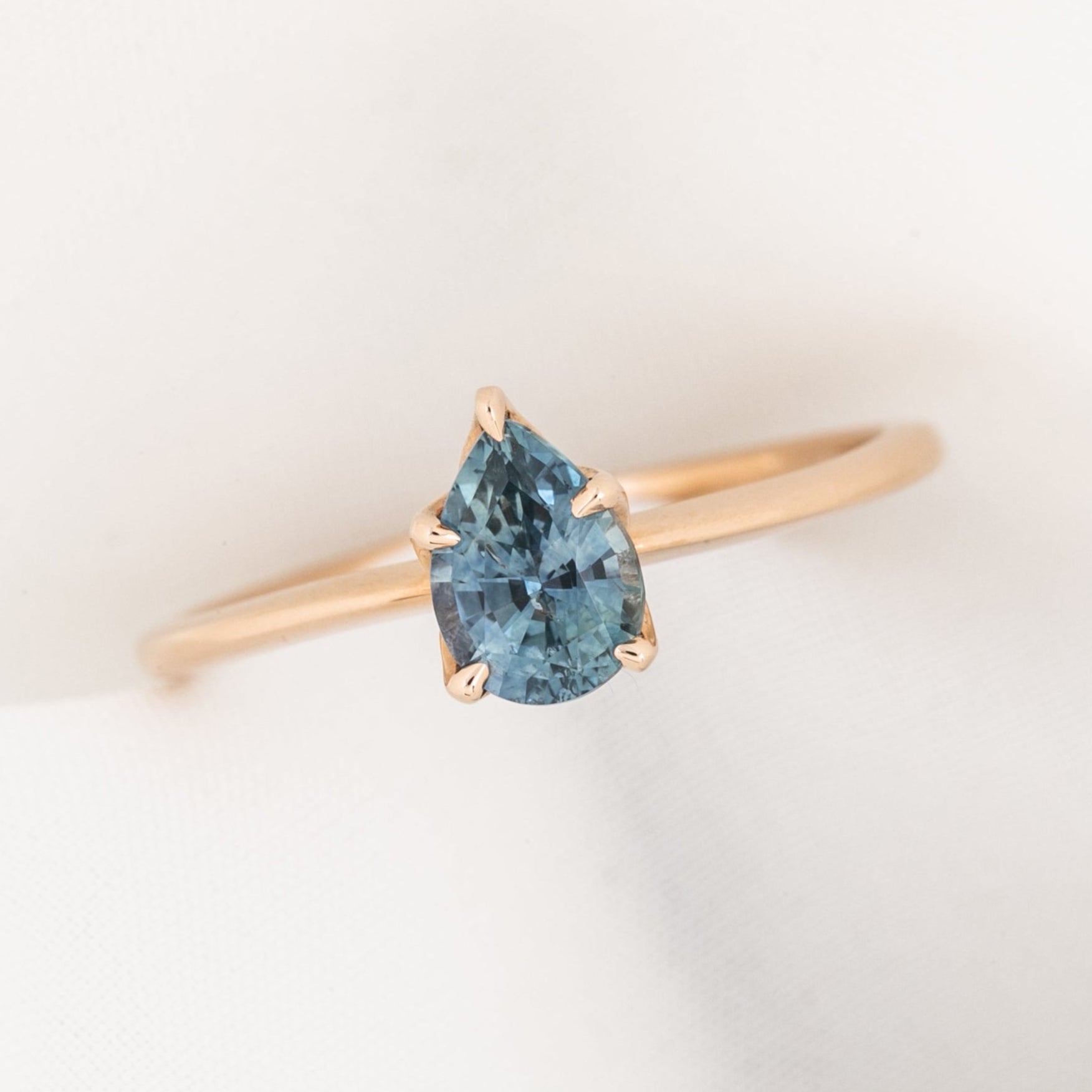 【即日配送】サラリング ・0.86ct・加熱モンタナ産ライトブルーサファイア・K14RG