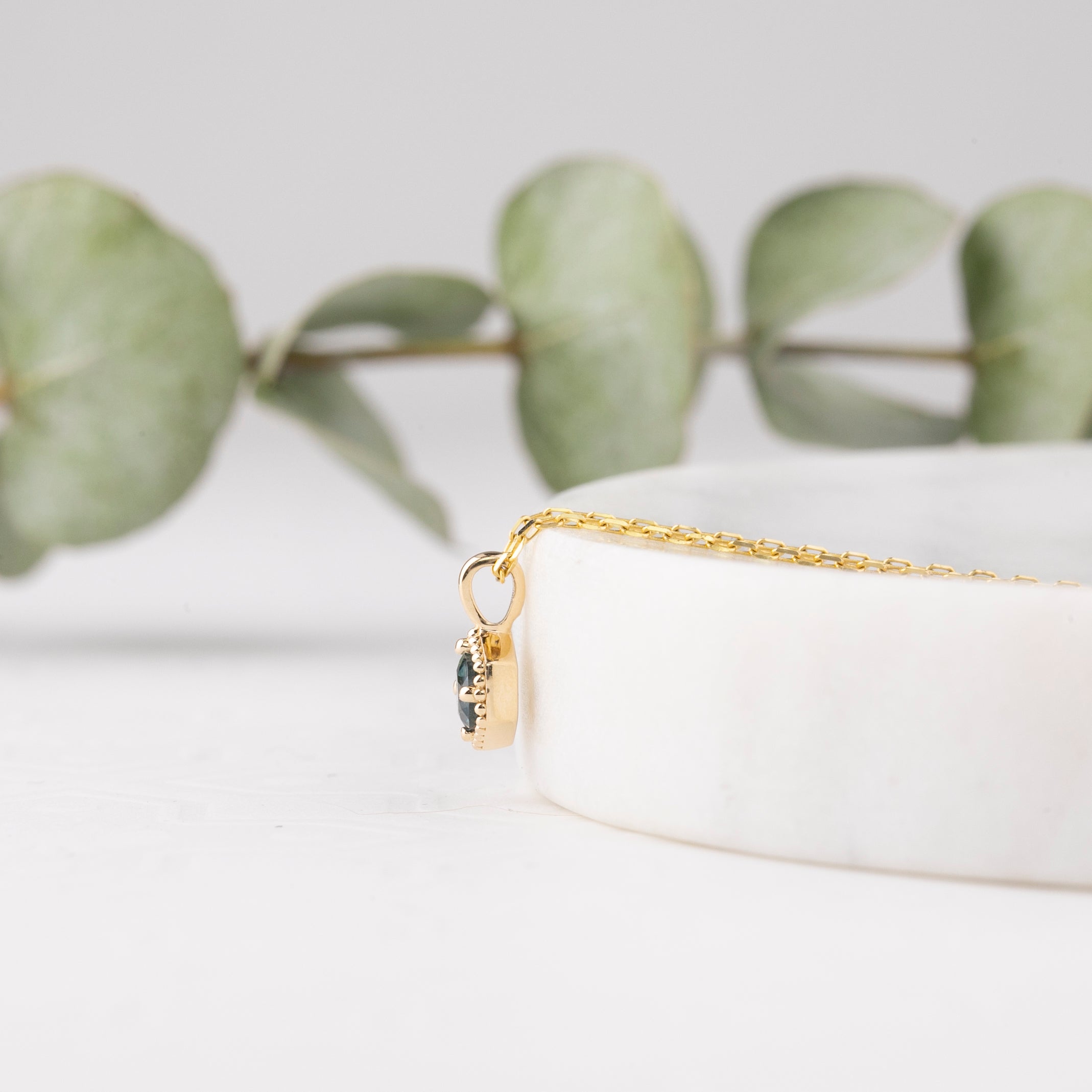 【一点もの】モンタナサファイア　ベゼルセットチャーム