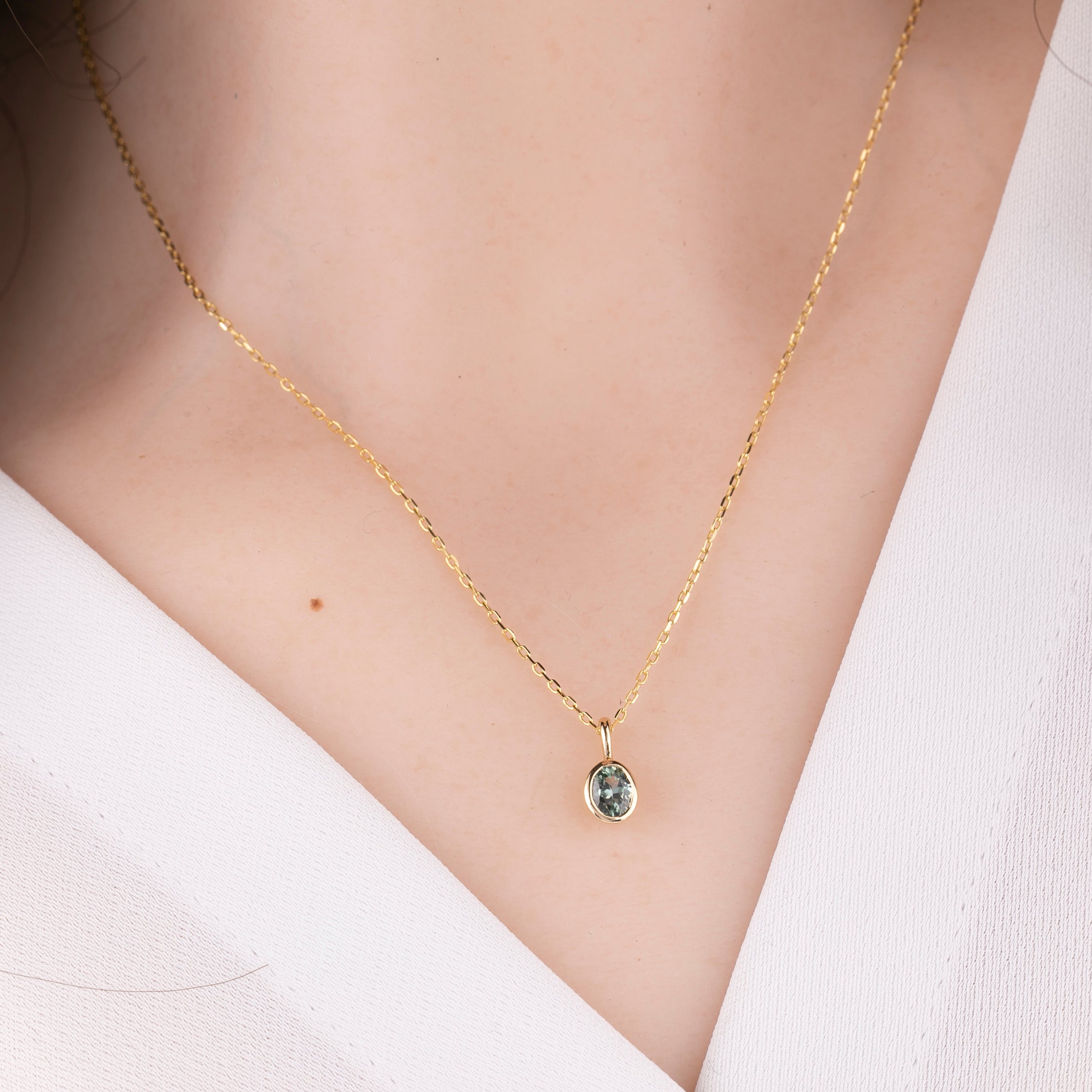 Patia Oval Montana Sapphire Charm 5.0mm