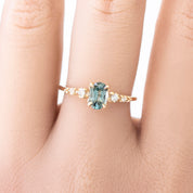 Estel Fleur Ring, 0.60 0.70ct Montana Sapphire