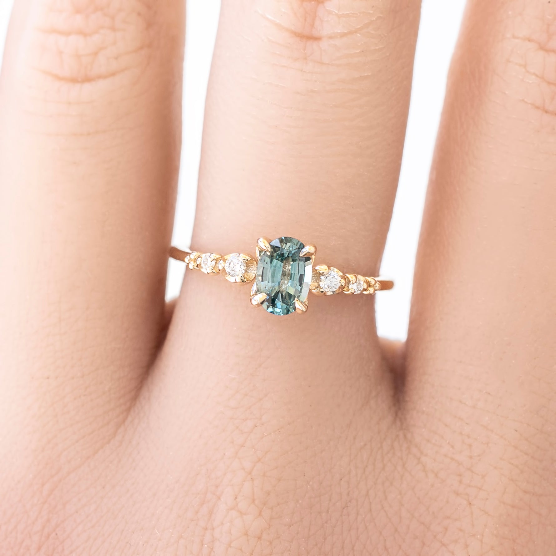 Estel Fleur Ring, 0.60 0.70ct Montana Sapphire