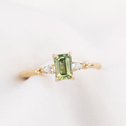 Estel Petal Ring, Green Montana Sapphire