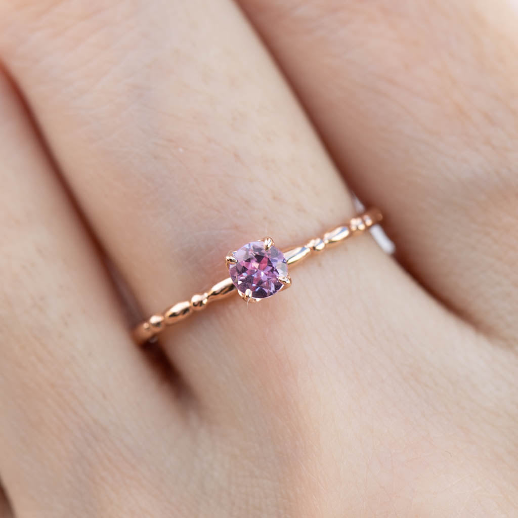 【即日配送】キャンディリング ・0.30ct・非加熱マダガスカル産ラベンダーパープルサファイア・K14RG