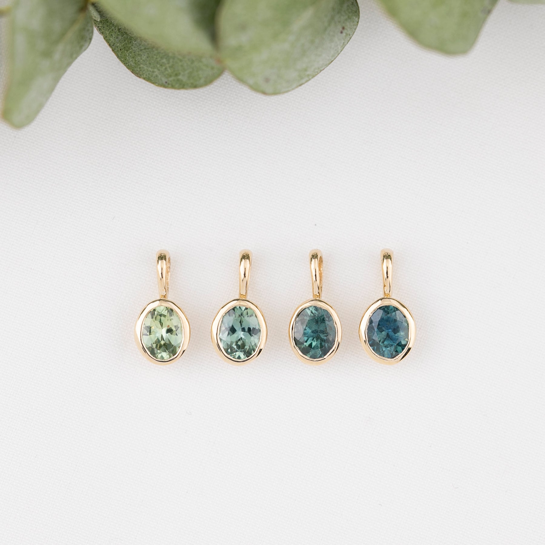 Patia Oval Montana Sapphire Charm 5.0mm