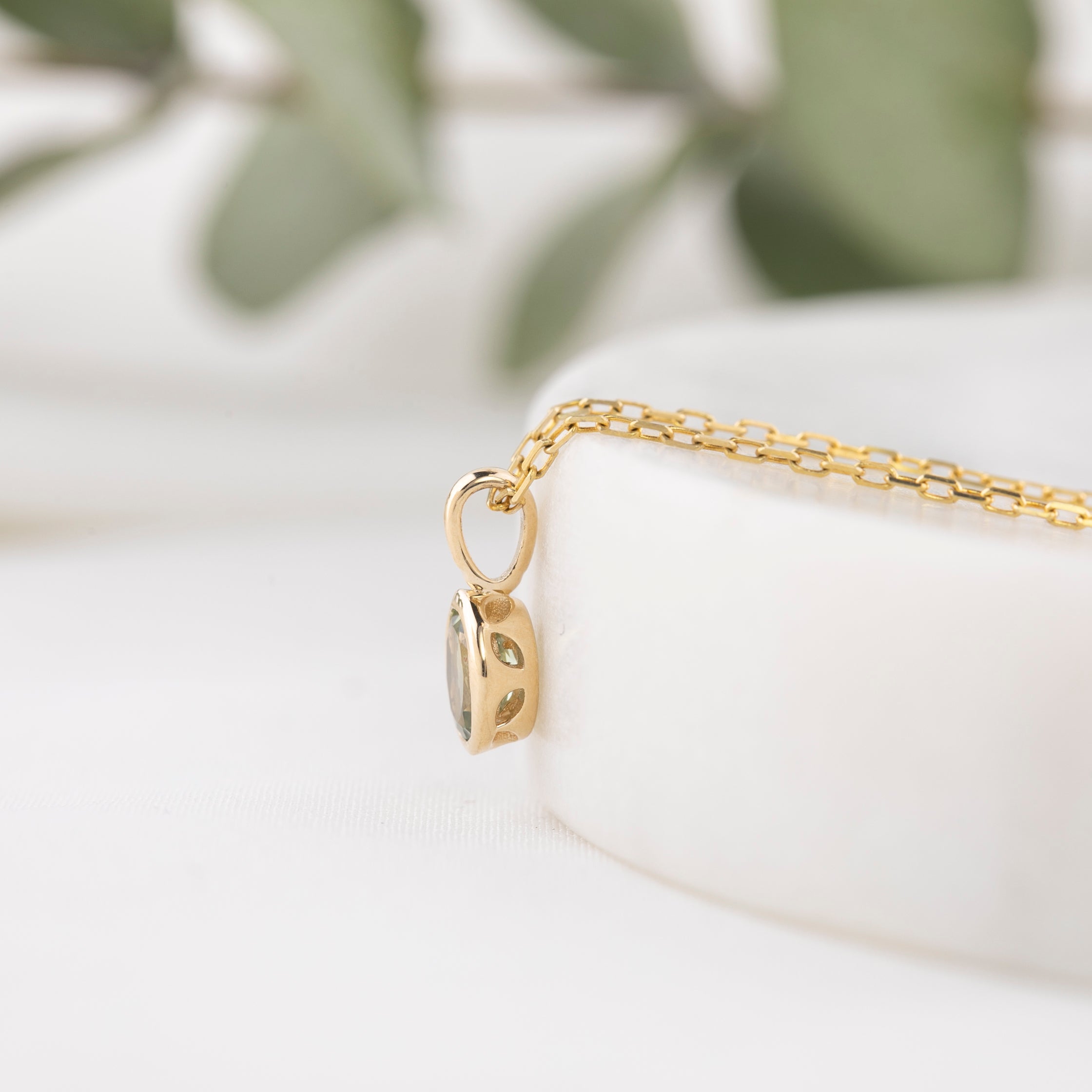 Patia Oval Montana Sapphire Charm 5.0mm