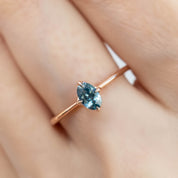 Alice Ring, 0.60ct Montana Sapphires, oval shape gemstone