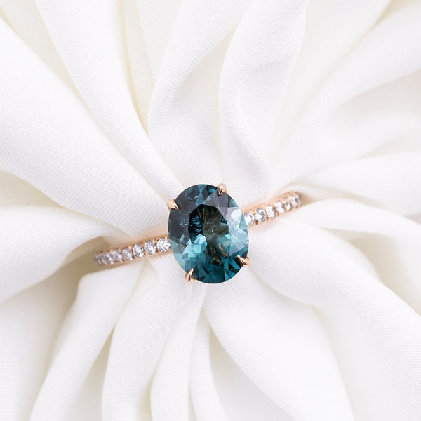 Maria Ring with 1.8ct Namibian green tourmaline and white diamonds, handmade in 14k rose gold, one of a kind by Envero Jewelry.