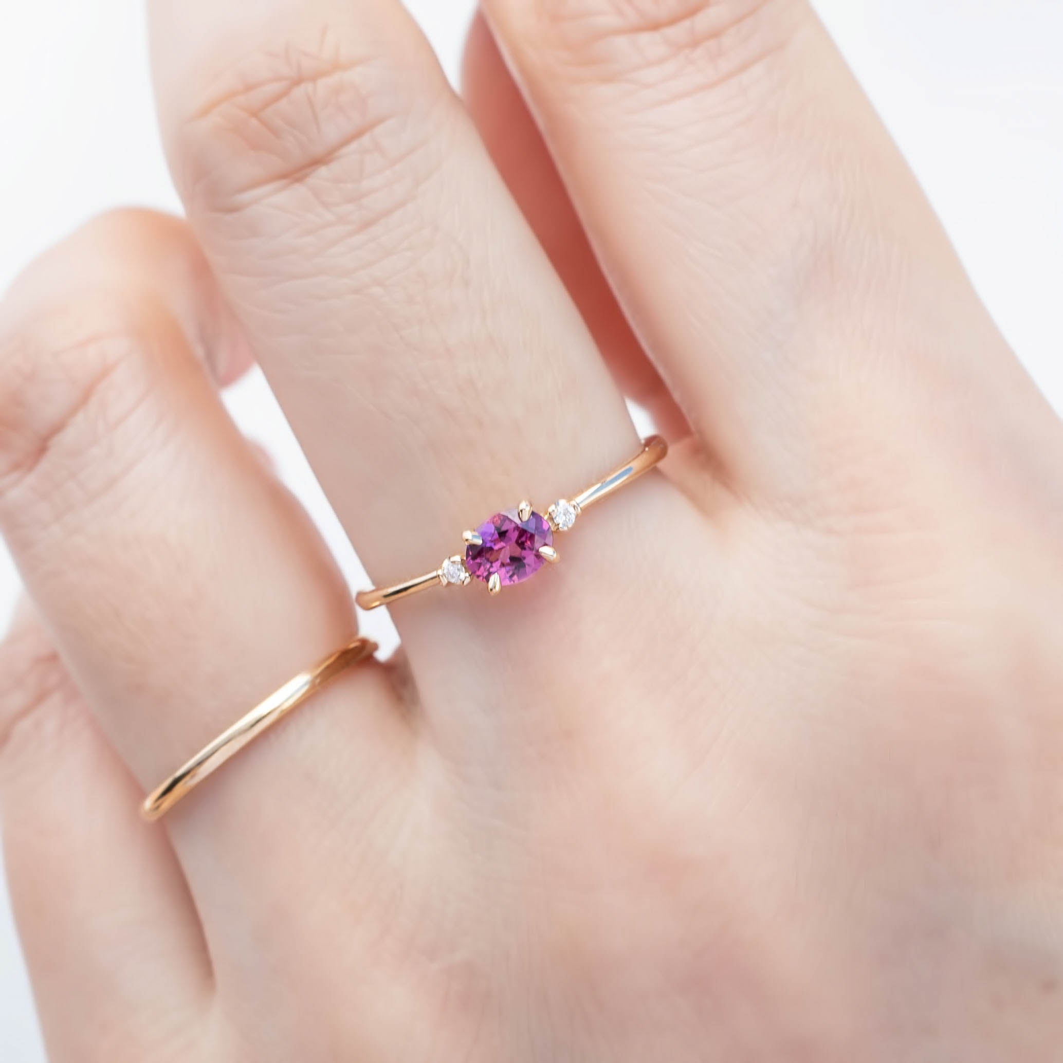 Emilie Ring 5mm 0.45ct Light pink Umba Sapphire 14K Yellow Gold