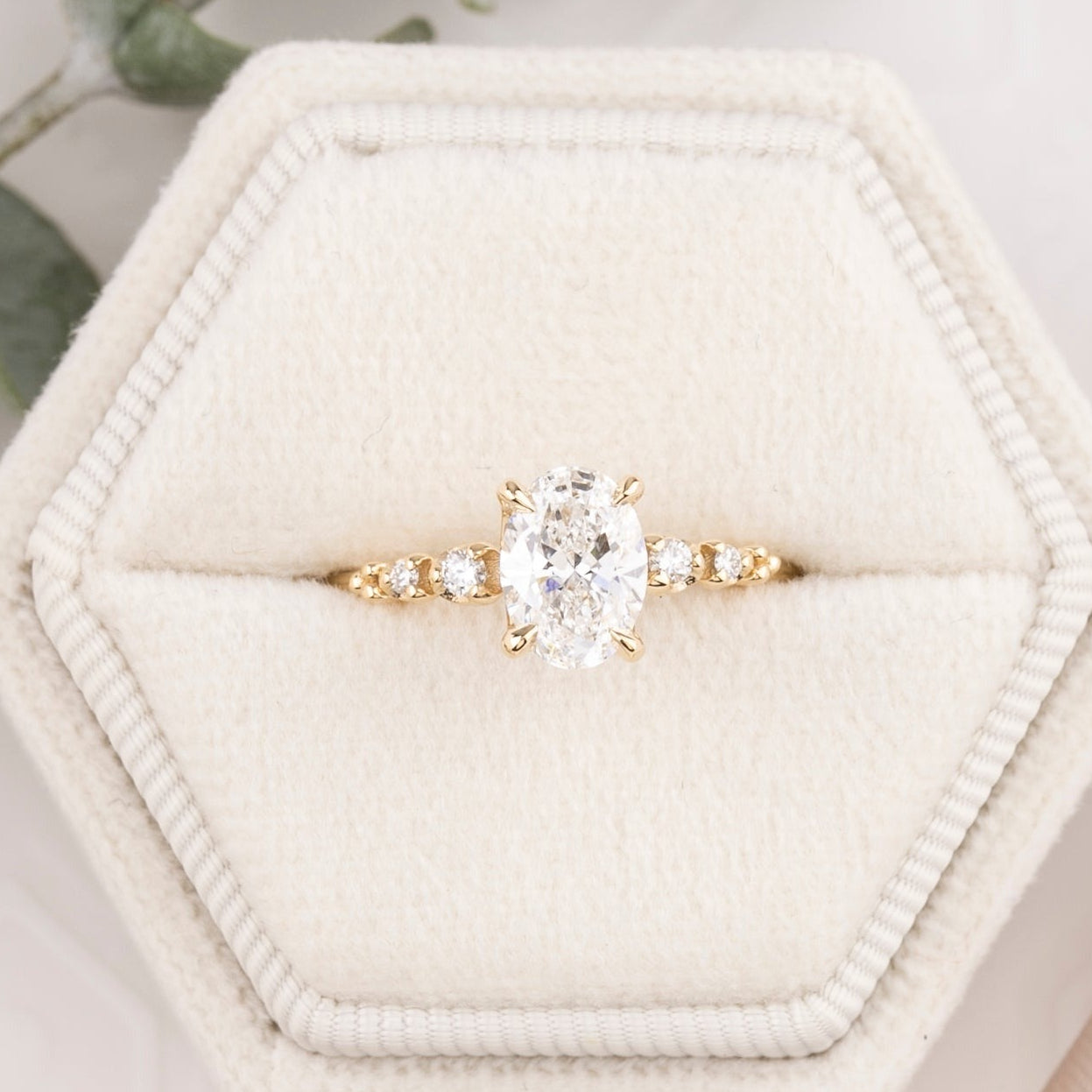 Estel Fleur Four Prongs Oval Diamond Ring