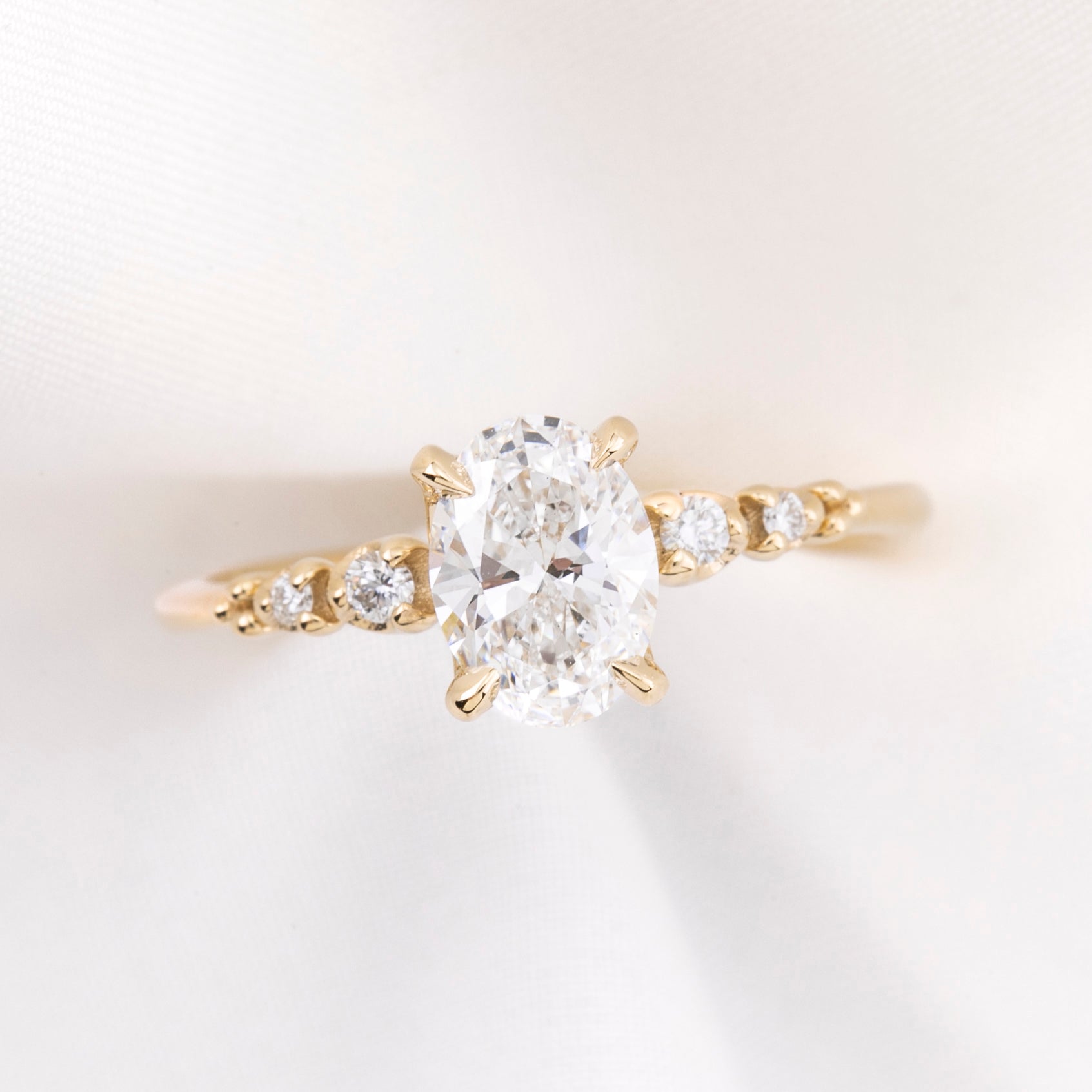 Estel Fleur Four Prongs Ring, Oval Brilliant Cut Diamond