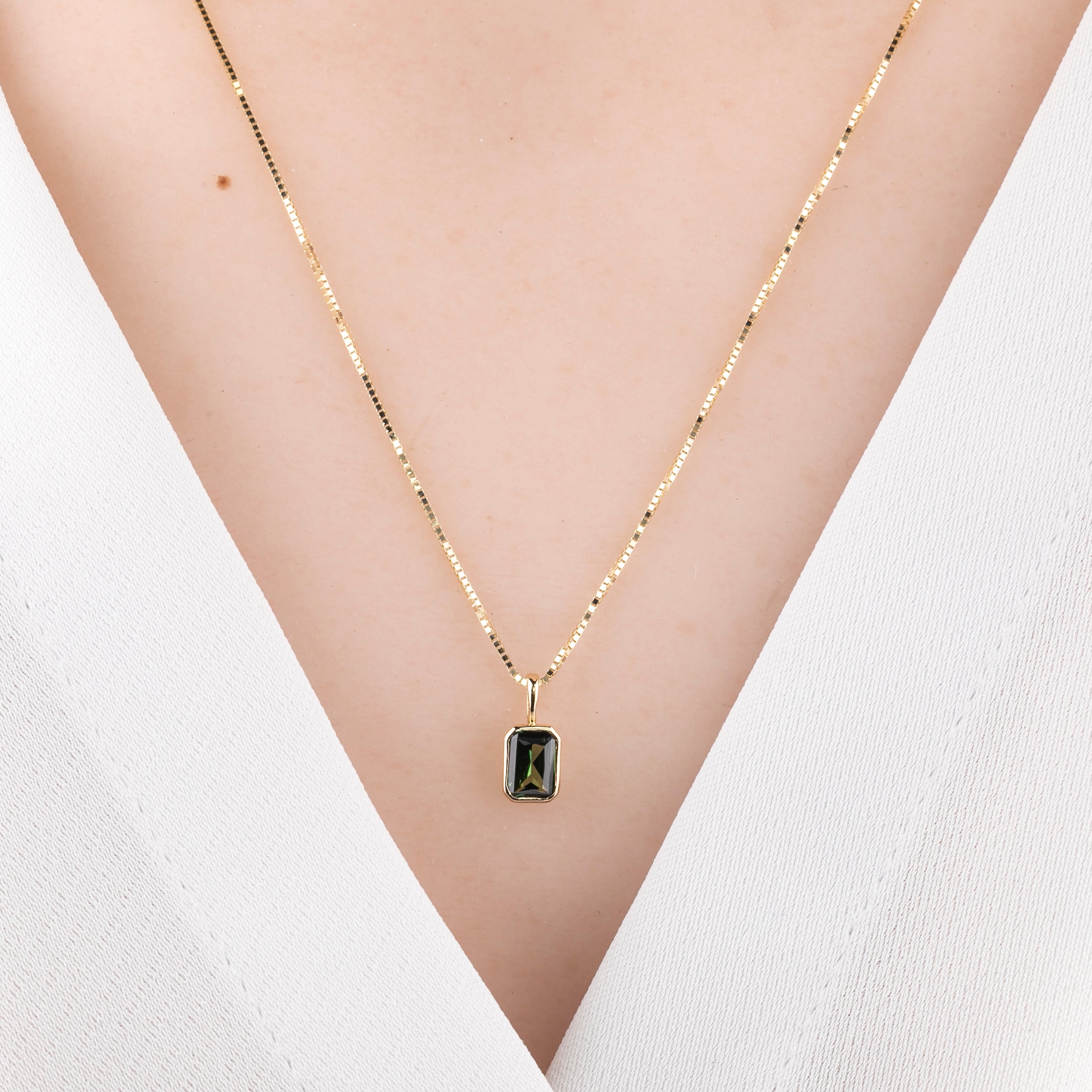 Patia Charm Necklace Emerald Setting