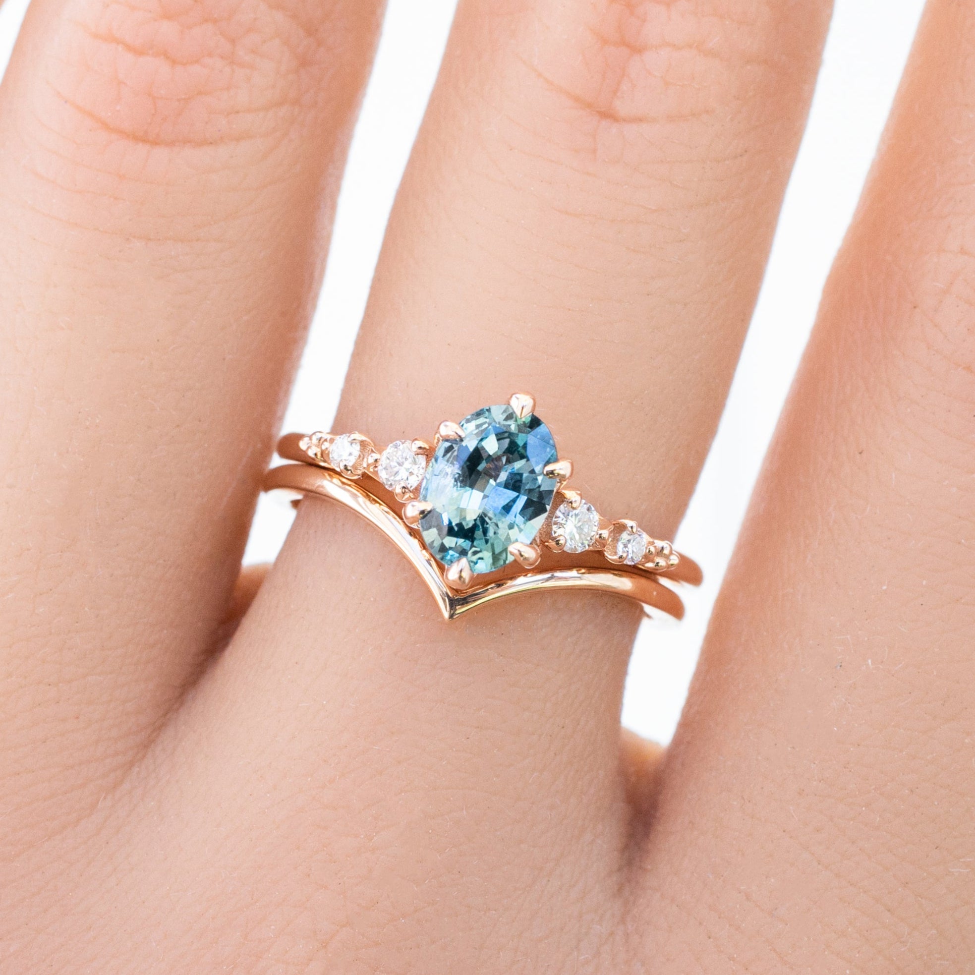 Estel Fleur Ring, 1.05ct Montana Sapphire, oval shape gemstone