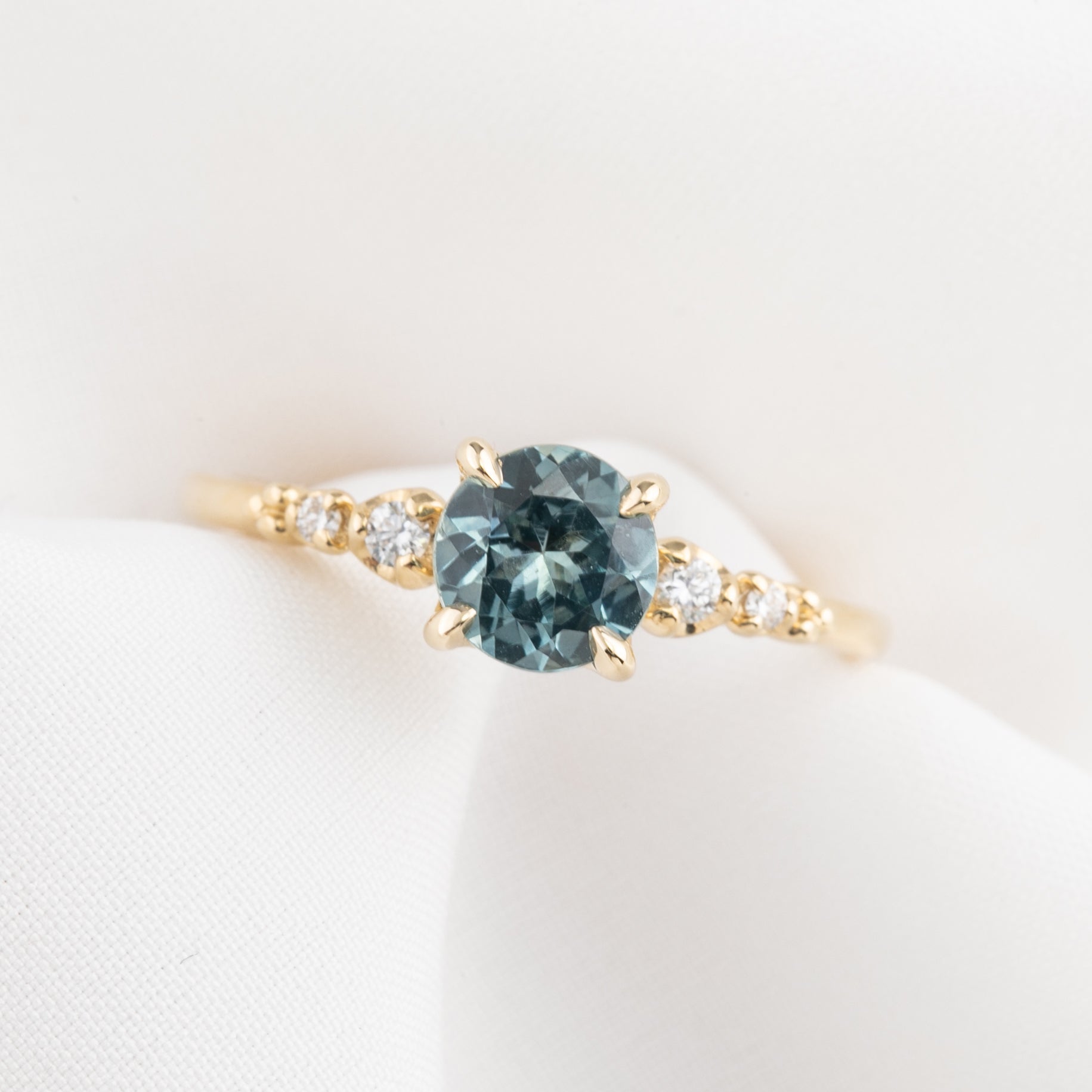 【一点物】エステルリュックスリング ・1.09ct・加熱モンタナ産ライトアイシーブルーサファイア・K14YG
