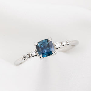 【一点物】エステルラックスリング ・0.76ct・加熱モンタナ産ブルーサファイア・K14WG