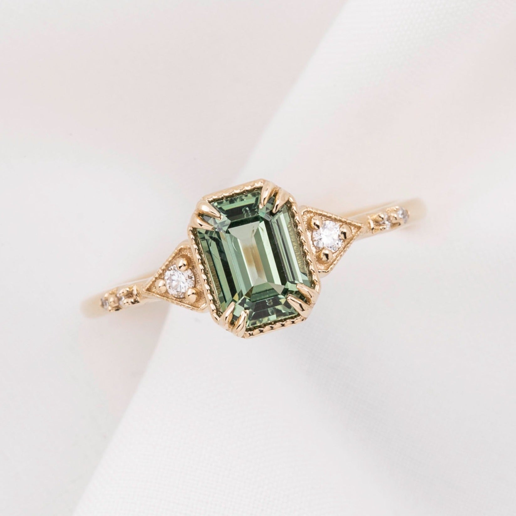 Agatha Setting (Emerald/Radiant cut)