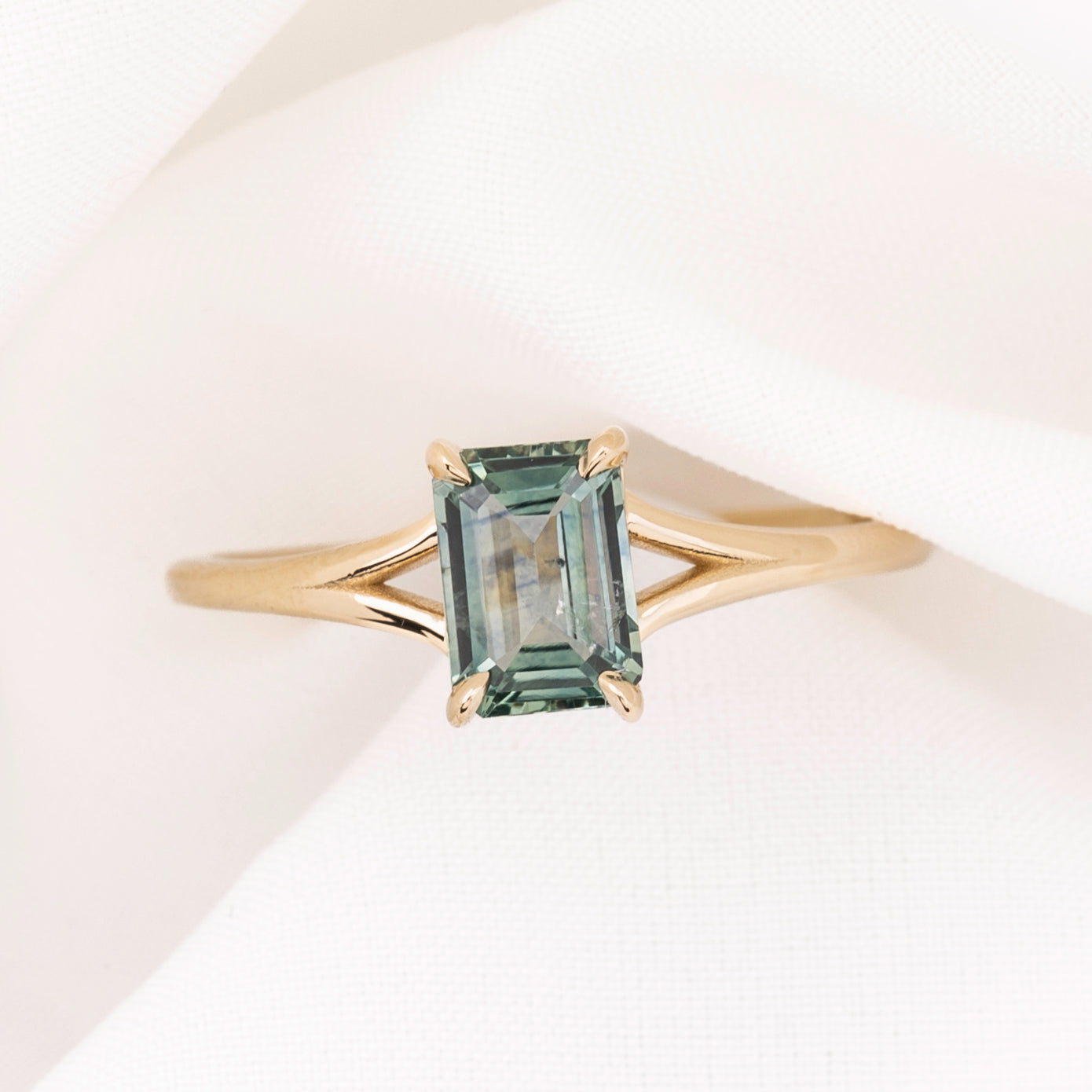 Kylie Setting (Emerald/Radiant cut)