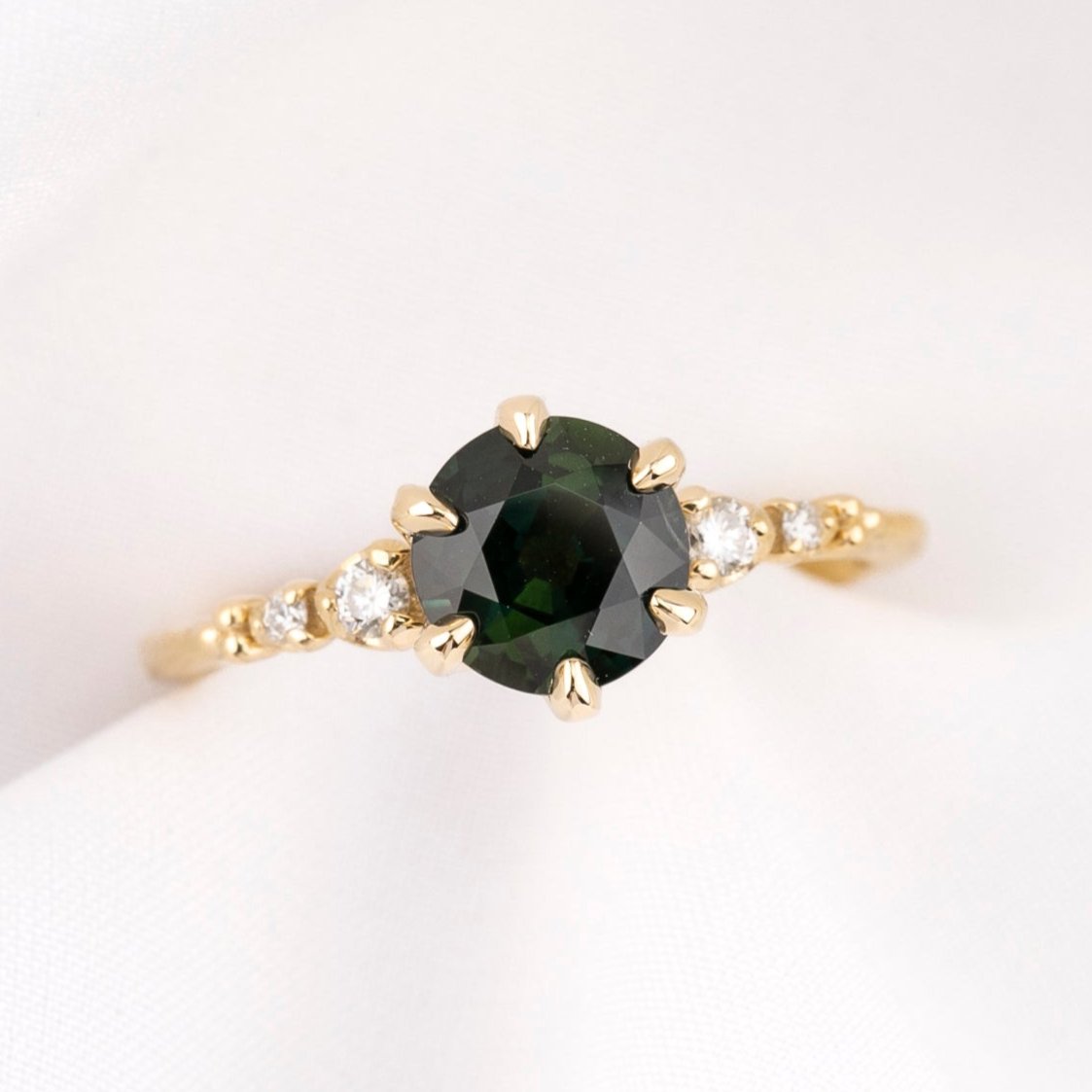 【一点物】エステルフルールリング ・1.38ct・加熱モンタナ産パルティグリーンサファイア・K14YG