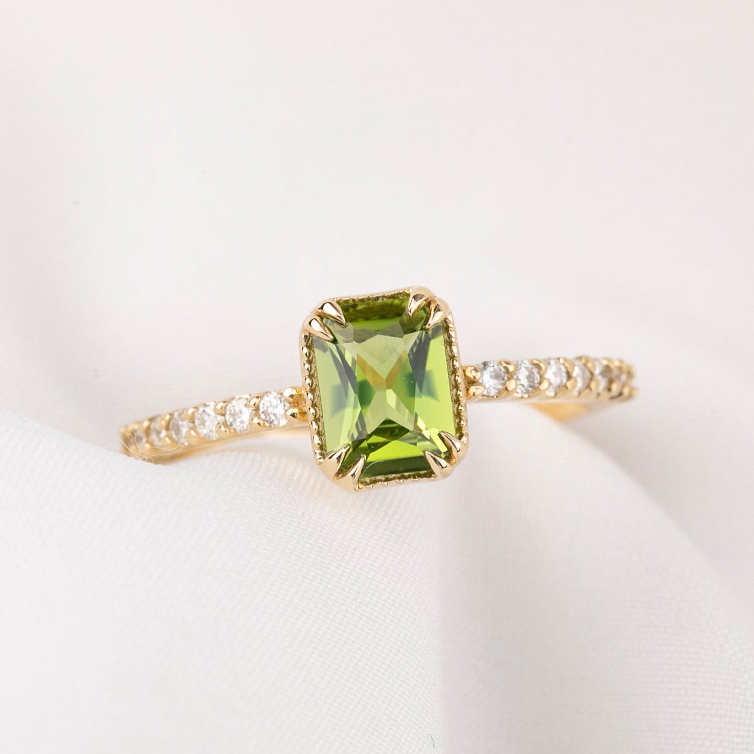 Maya Ring, 1.04ct Sapphire