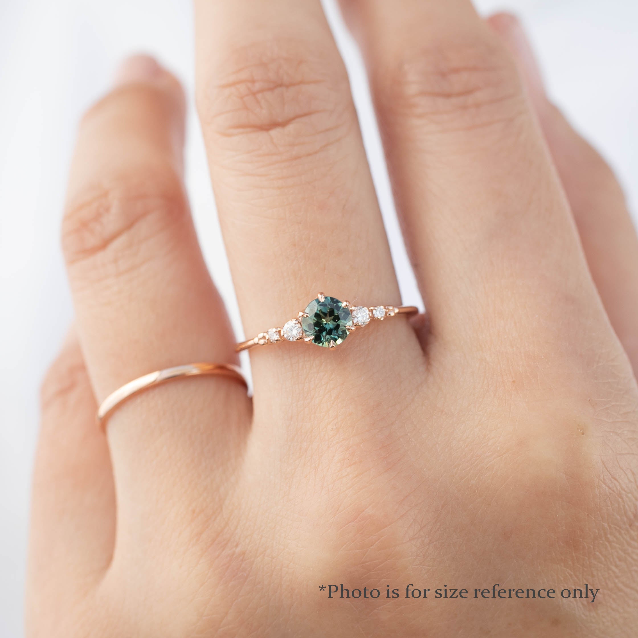 【即日配送】エステルフルールリング ・0.60ct・加熱クイーンズランド産ティールブルーグリーンサファイア・K14YG