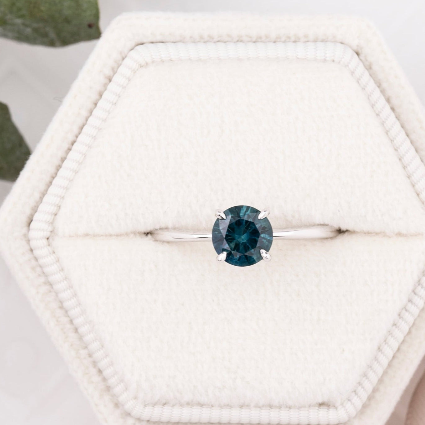【一点物】ニナリング ・0.91ct・加熱モンタナ産ブルーグリーンサファイア・K14WG