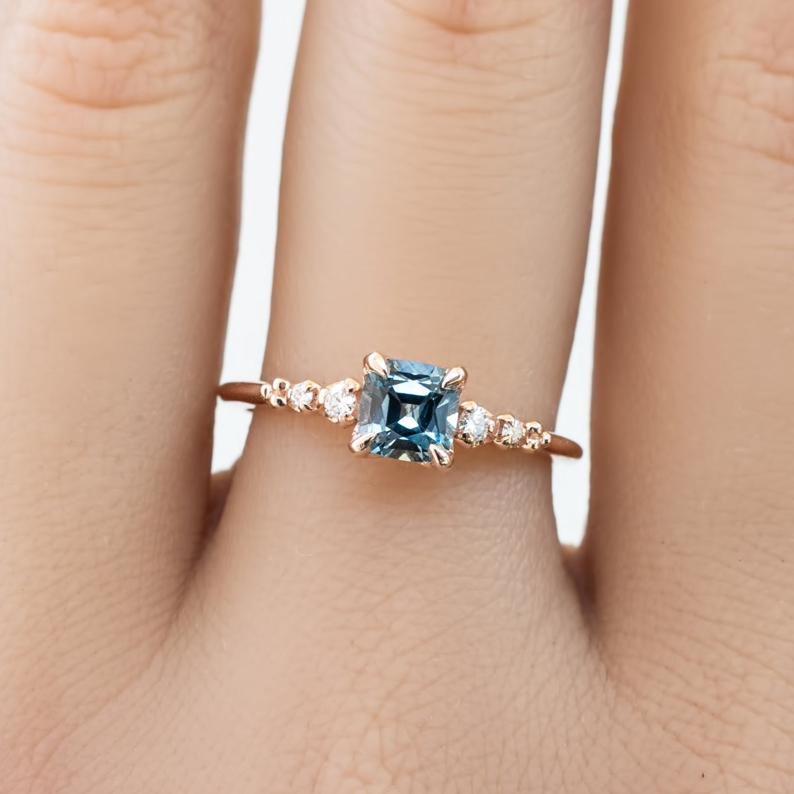 【一点物】エステルラックスリング ・0.77ct・加熱モンタナ産ブルーサファイア・K14RG