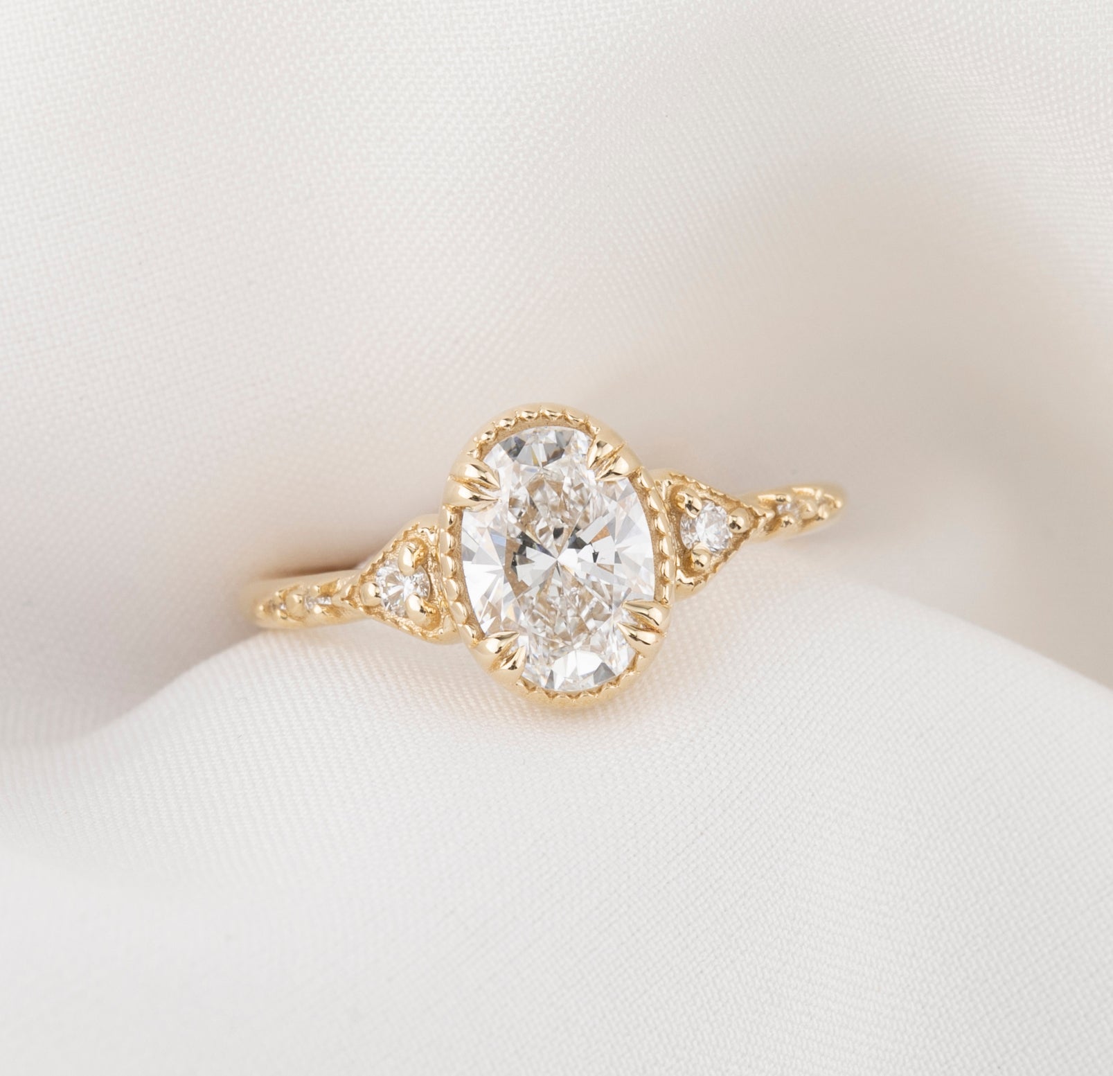 Agatha Oval Diamond Ring