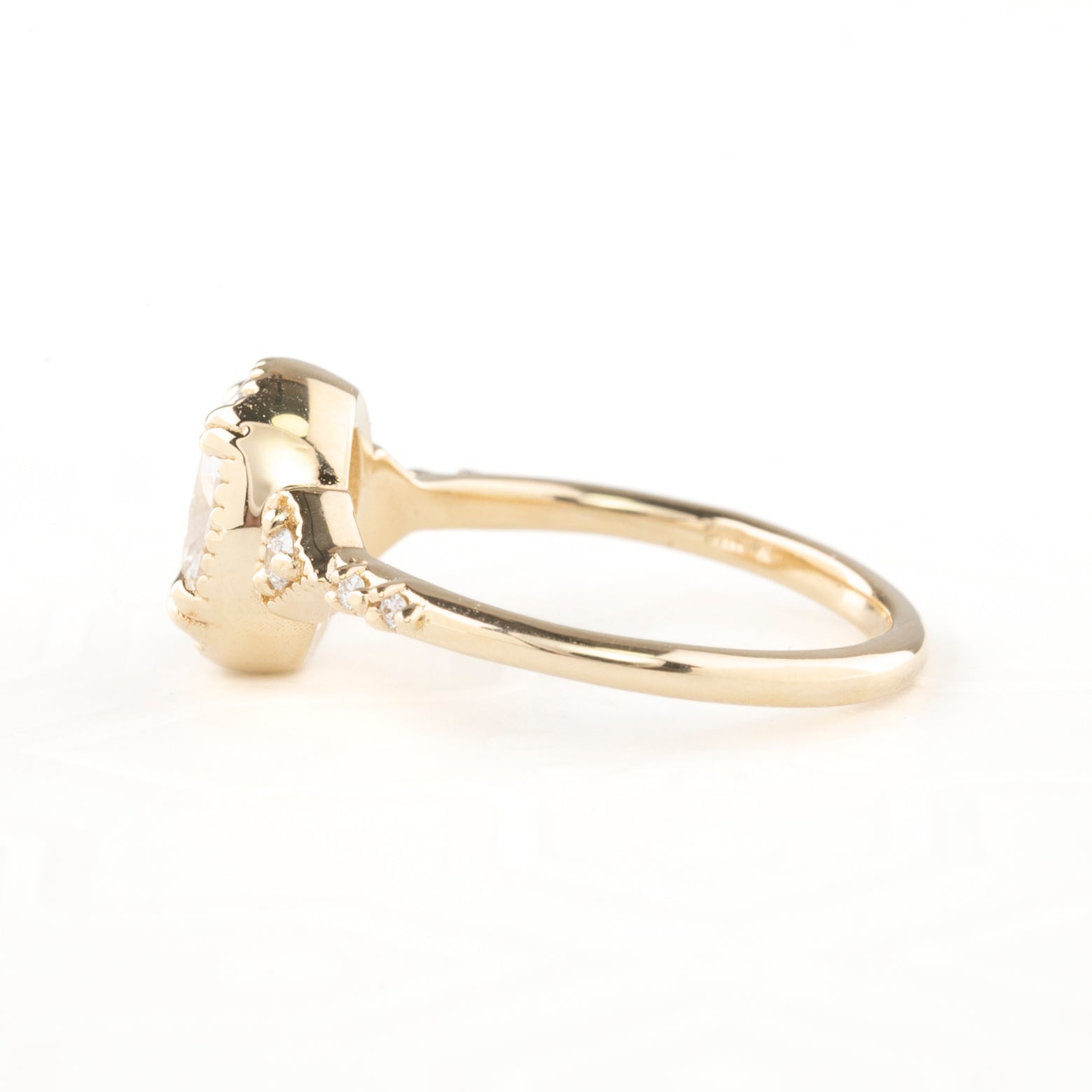 Agatha Oval Diamond Ring