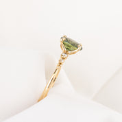 【一点物】エステルリュクスリング ・1.2ct・加熱モンタナ産ピーコックグリーンサファイア・K14YG