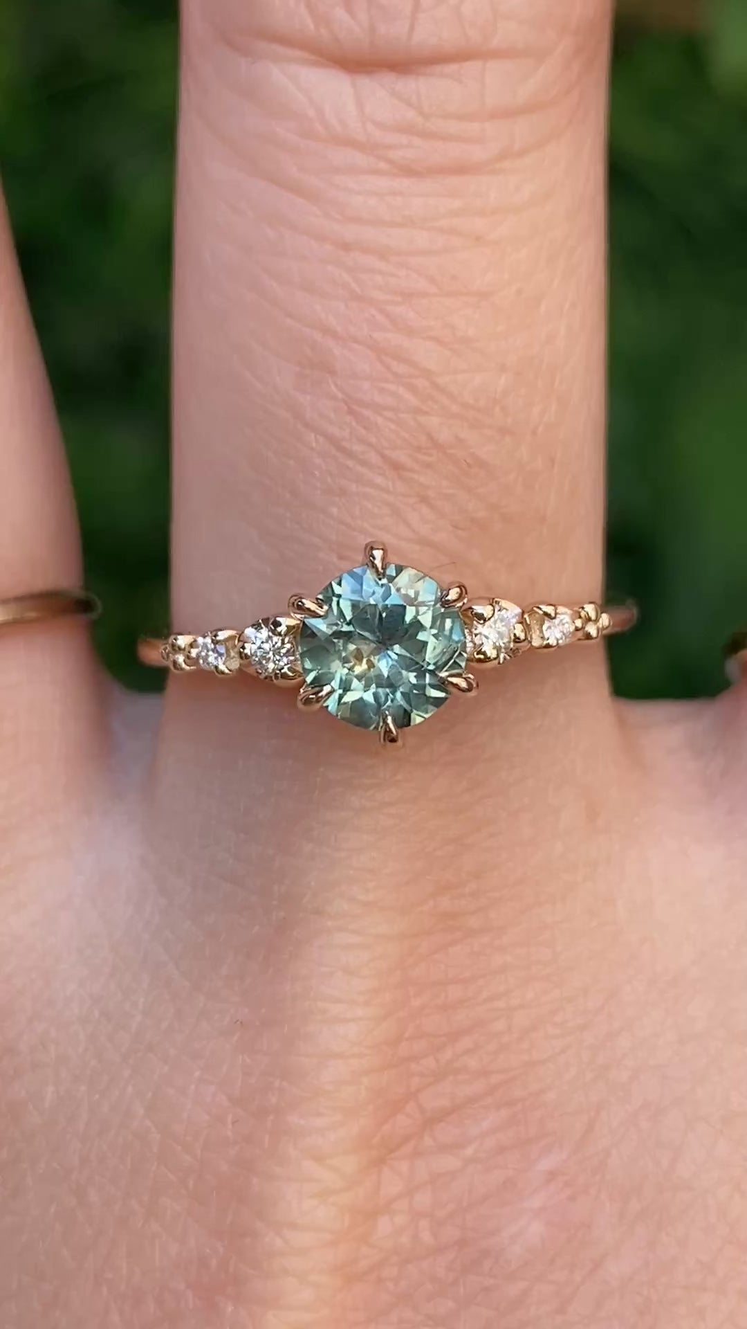 【一点物】エステルフルールリング ・1.10ct・加熱モンタナ産パルティグリーンサファイア・K14YG