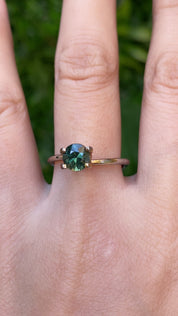 1.02ct Round Cut Peacock Green Sapphire SR399
