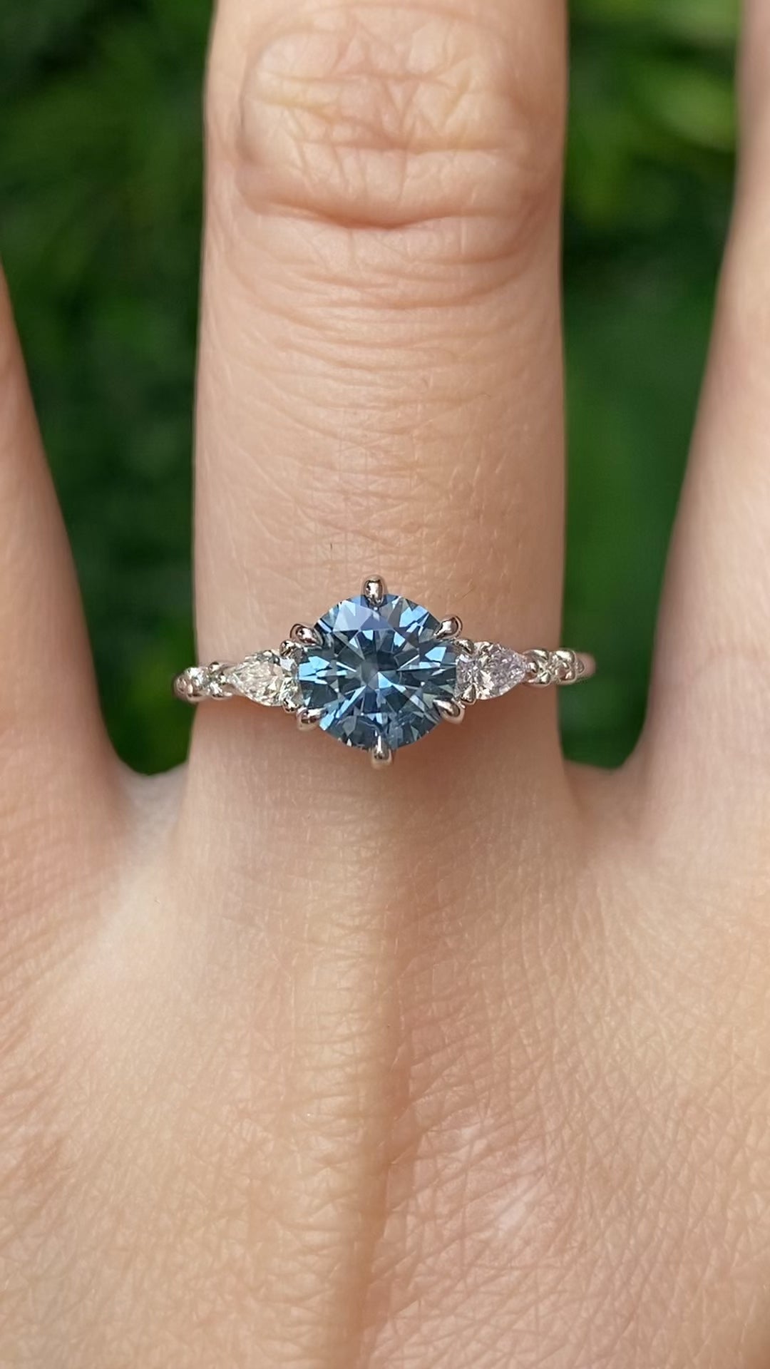 一点物】エステルフルールペタルリング ・1.38ct・加熱モンタナ