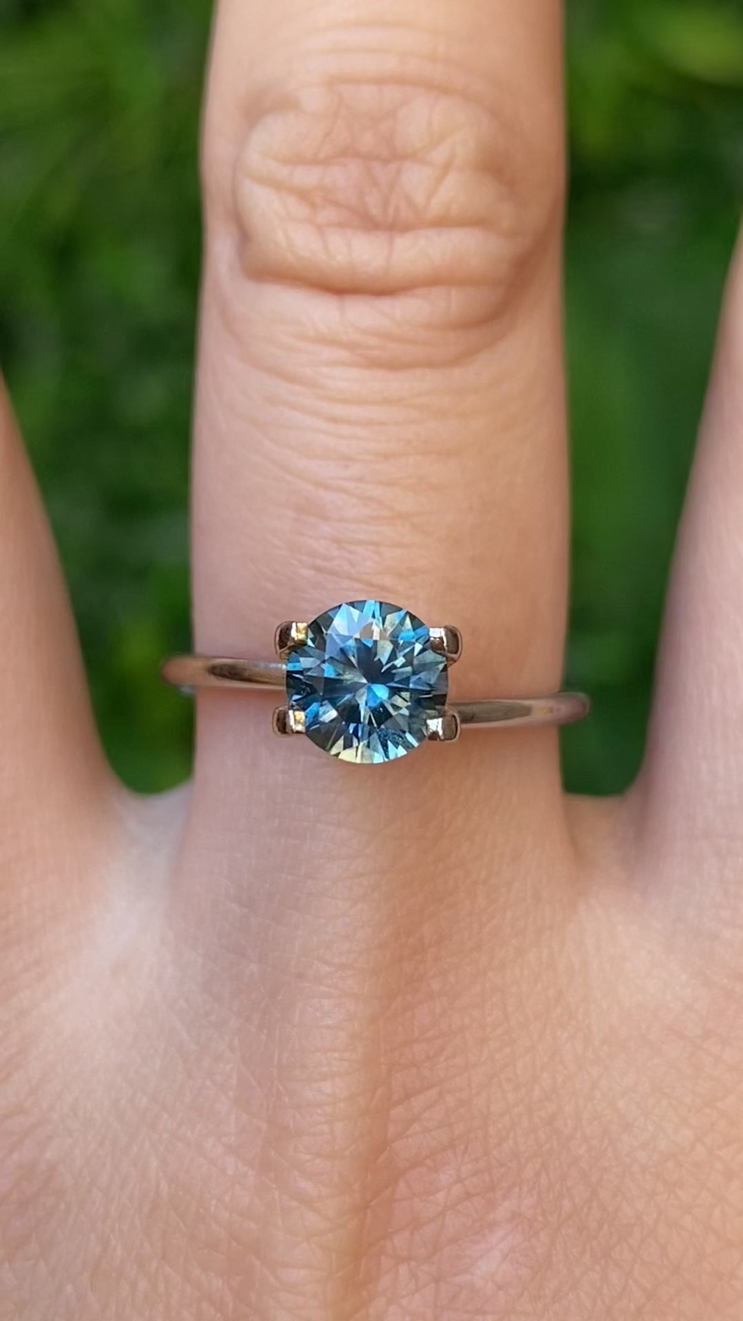 1.39ct Round Cut Teal Blue Montana Sapphire SR385