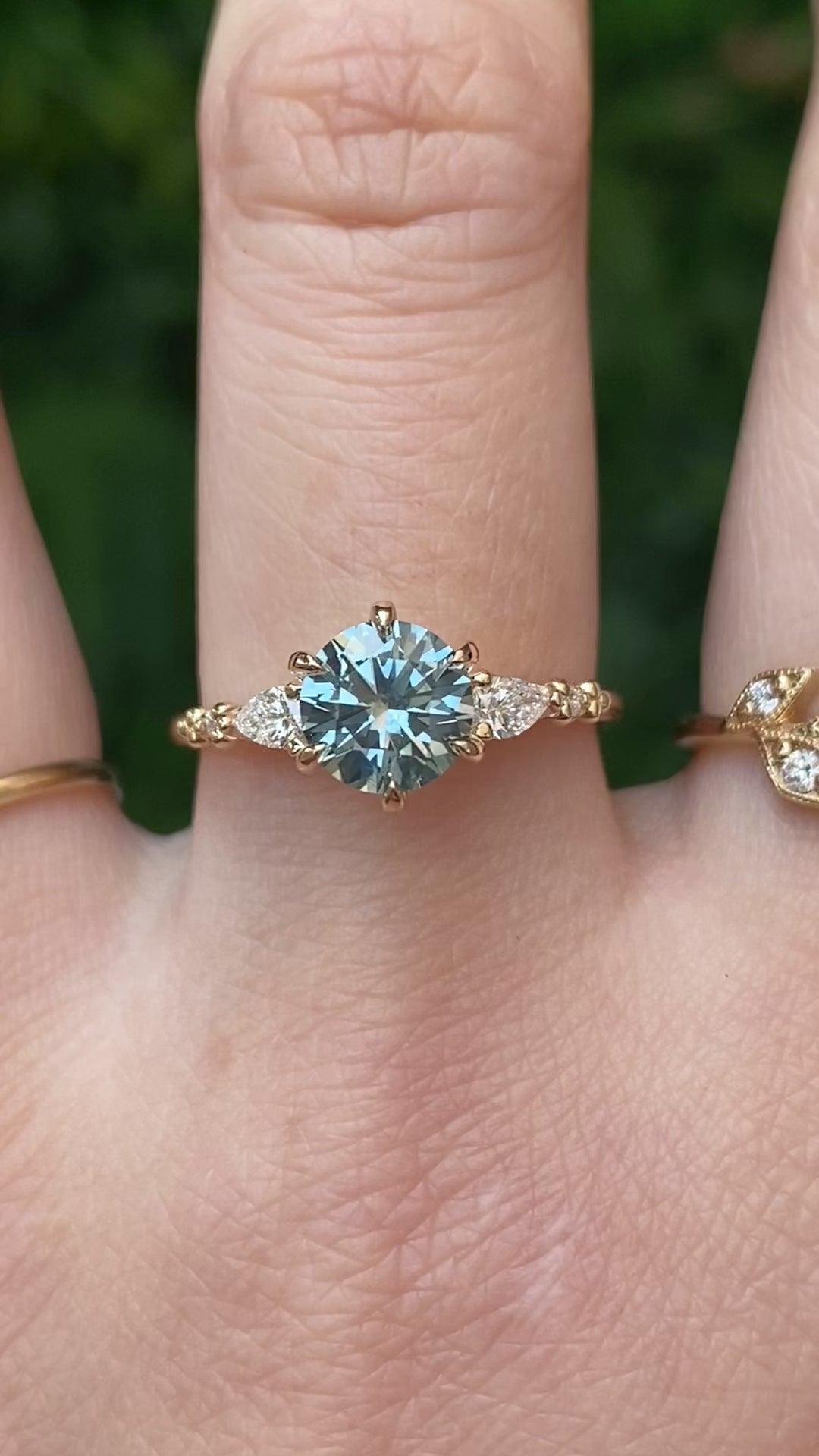 【一点物】エステルフルールペタルリング ・1.50ct・加熱モンタナ産アクアブルーサファイア・K14YG