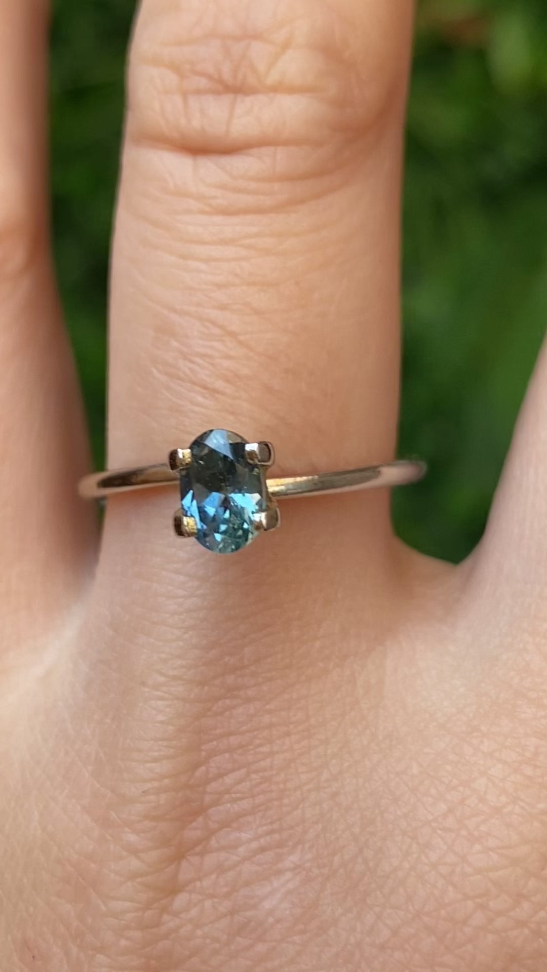 0.92ct オーバルカット ブルーグリーンサファイア モンタナ産 