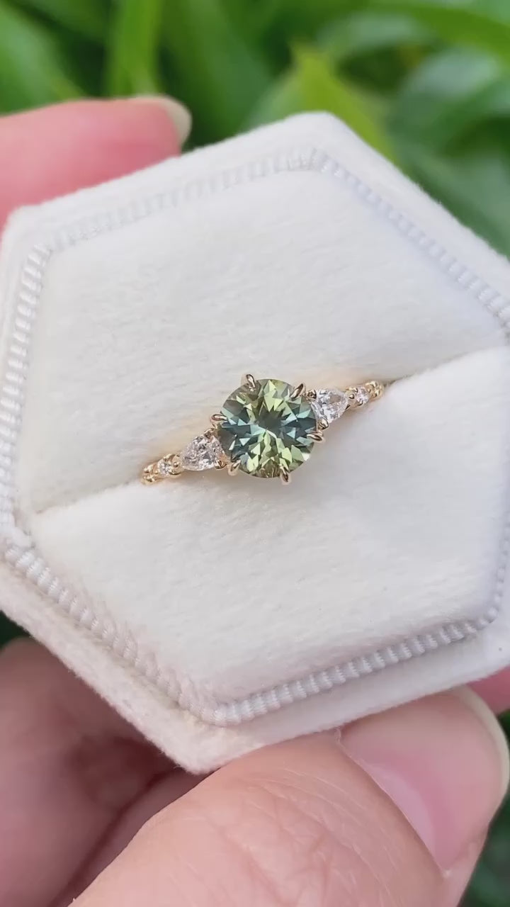 【一点物】エステルフルールペタルリング ・1.43ct・加熱モンタナ産パルティグリーンイエローサファイア・K14YG